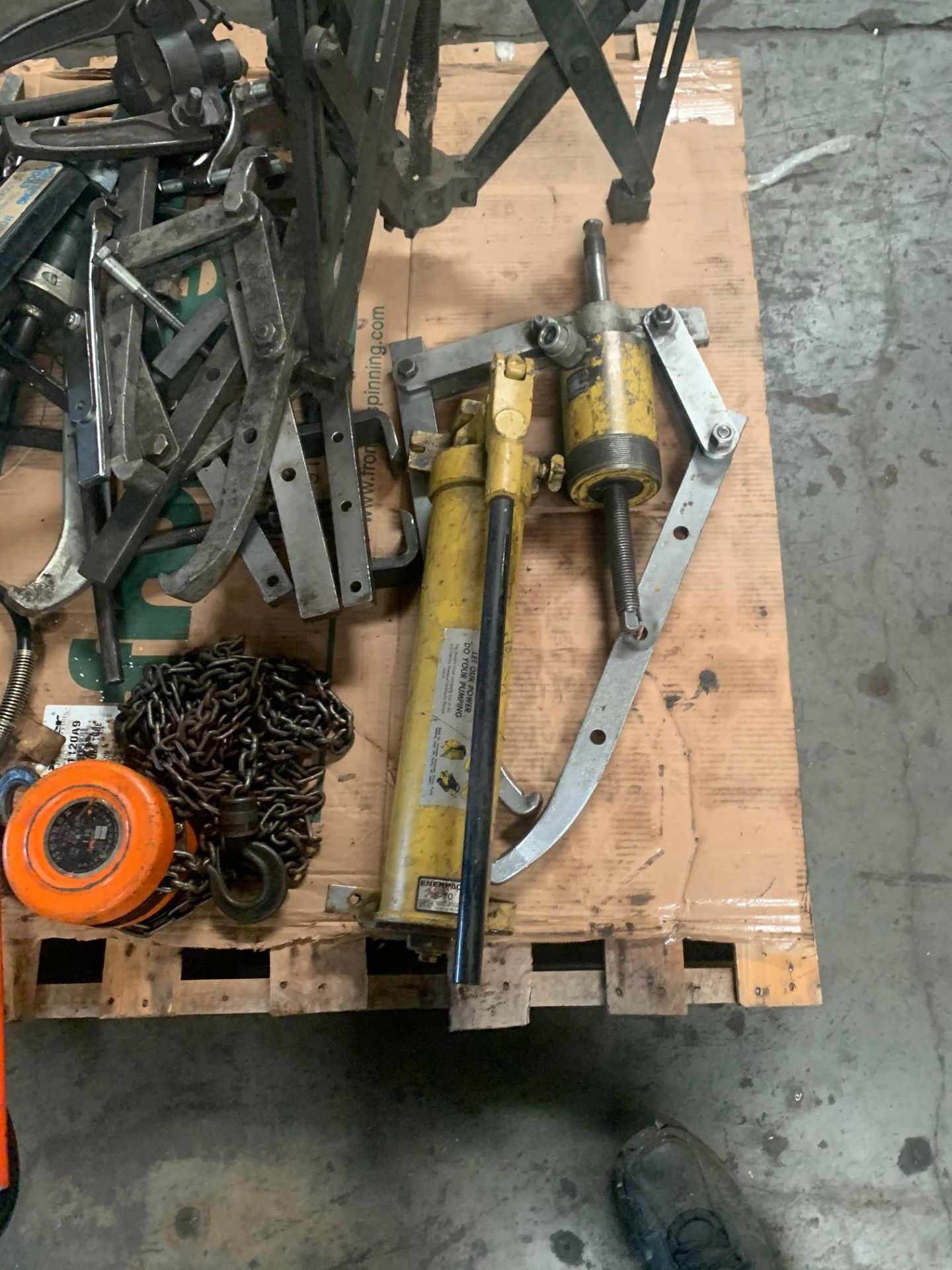 Gear Puller Tools. Clutch Gear. Tons Hydraulic Gear. Gear poler. (Different sizes), Rigging Fee: $ - Image 2 of 6