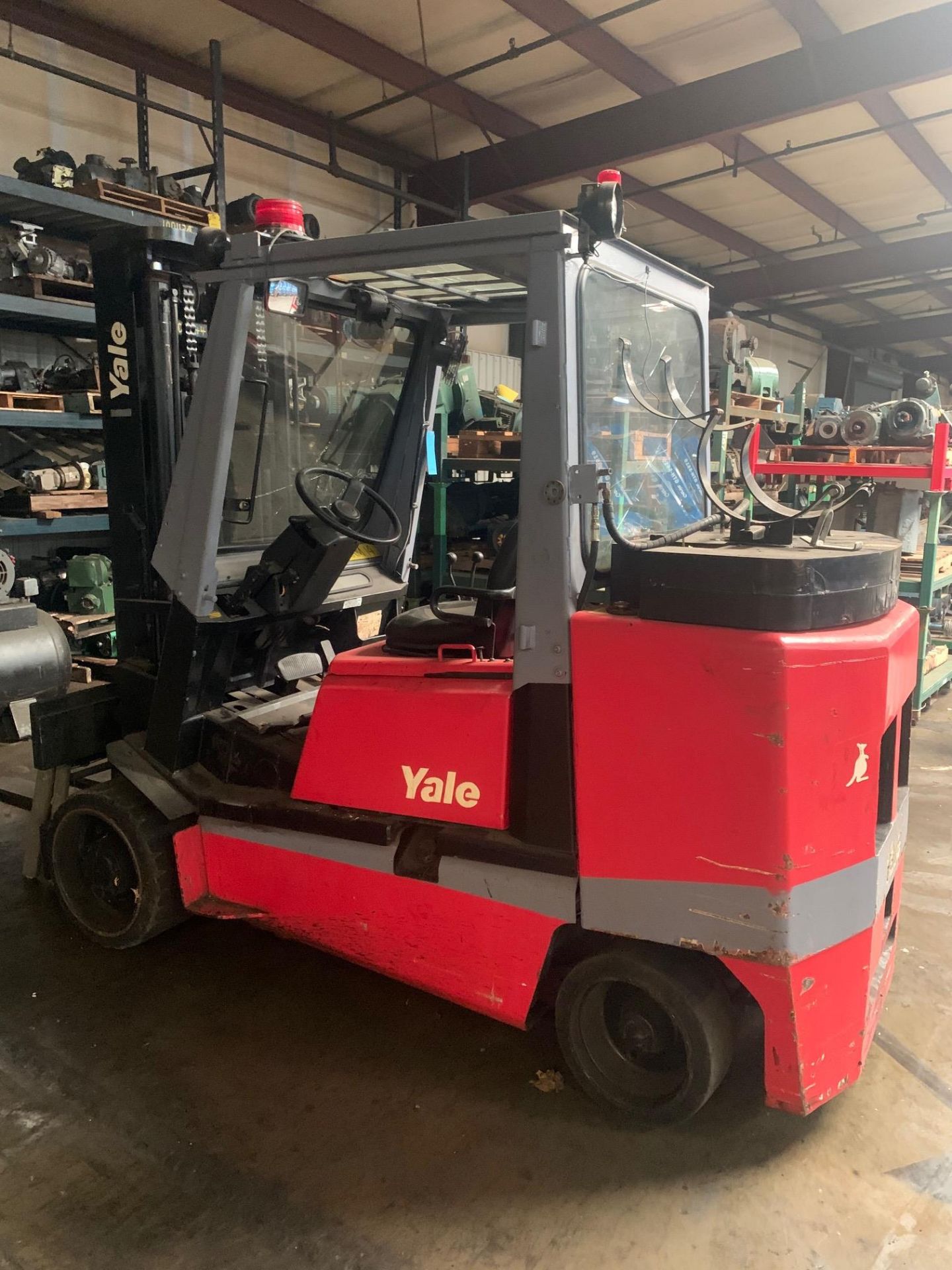 Yale Forklift LP Gas. 10,000 lbs. Model GLC100 MGNSAV090. Serial B818D01566S. Solid Tires, Rigging - Image 3 of 13