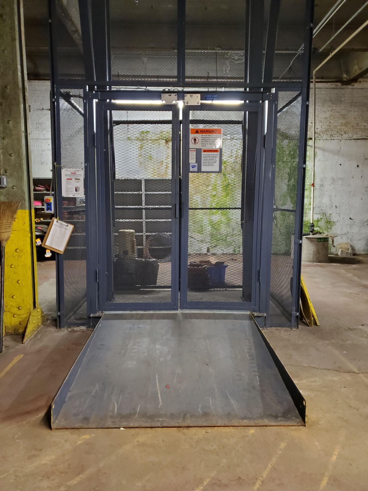 Pflow 5000 lb Vertical Equipment Lift, Series 21, with motor - Image 2 of 5