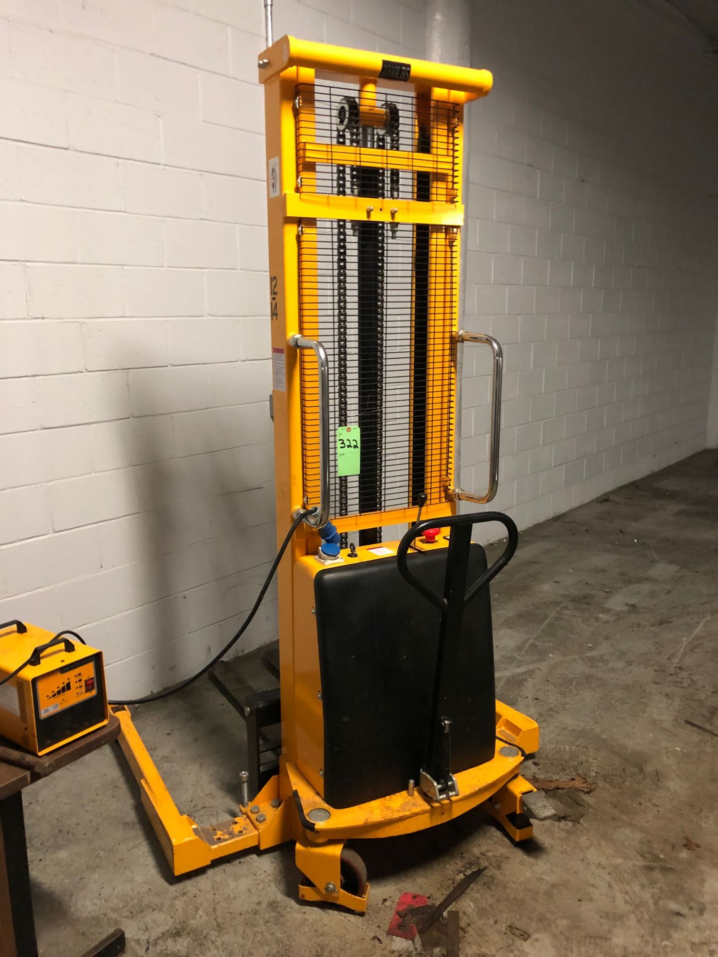 2200 lb electric pallet lift