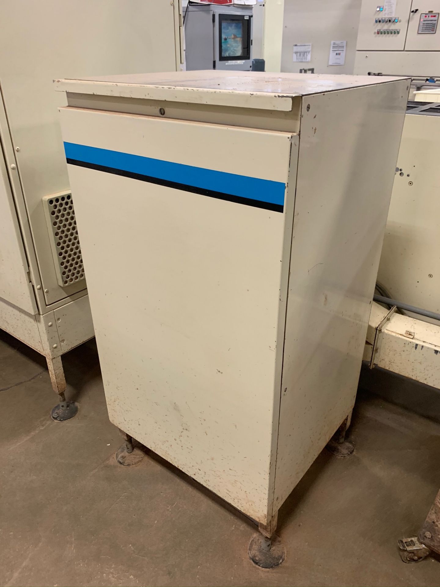 (Located in Burlington WI) SIG Flow Wrapper Type ST with Panelview. RIGGING FEE: $8000 - Image 9 of 10