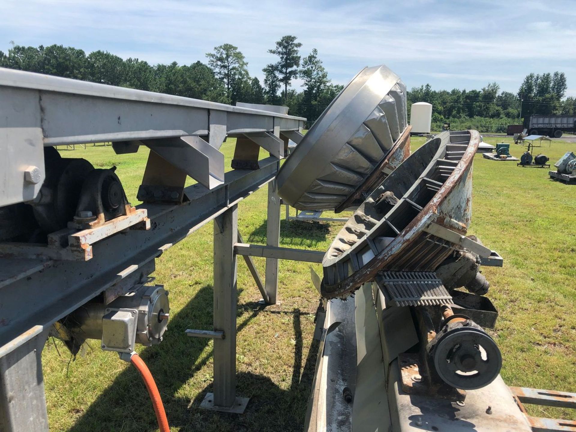 Vibratory Conveyor Into Grinders Rigging Price: $300 - Image 4 of 5