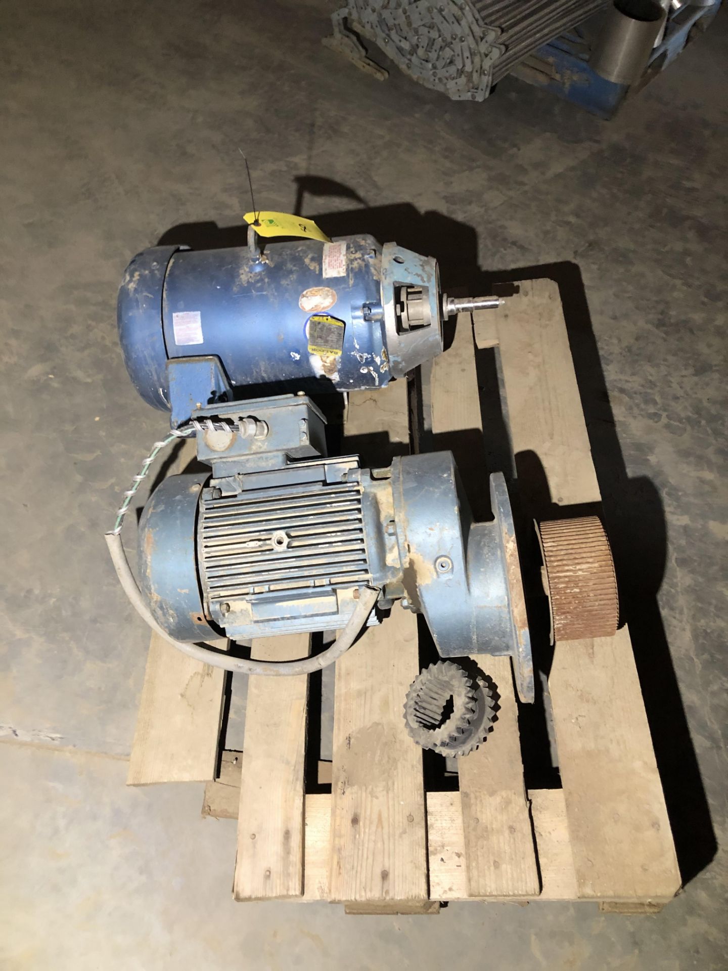 Pallet with (2) Motors, Includes a 20 HP Baldor Motor, Frame #2561C - Image 4 of 4