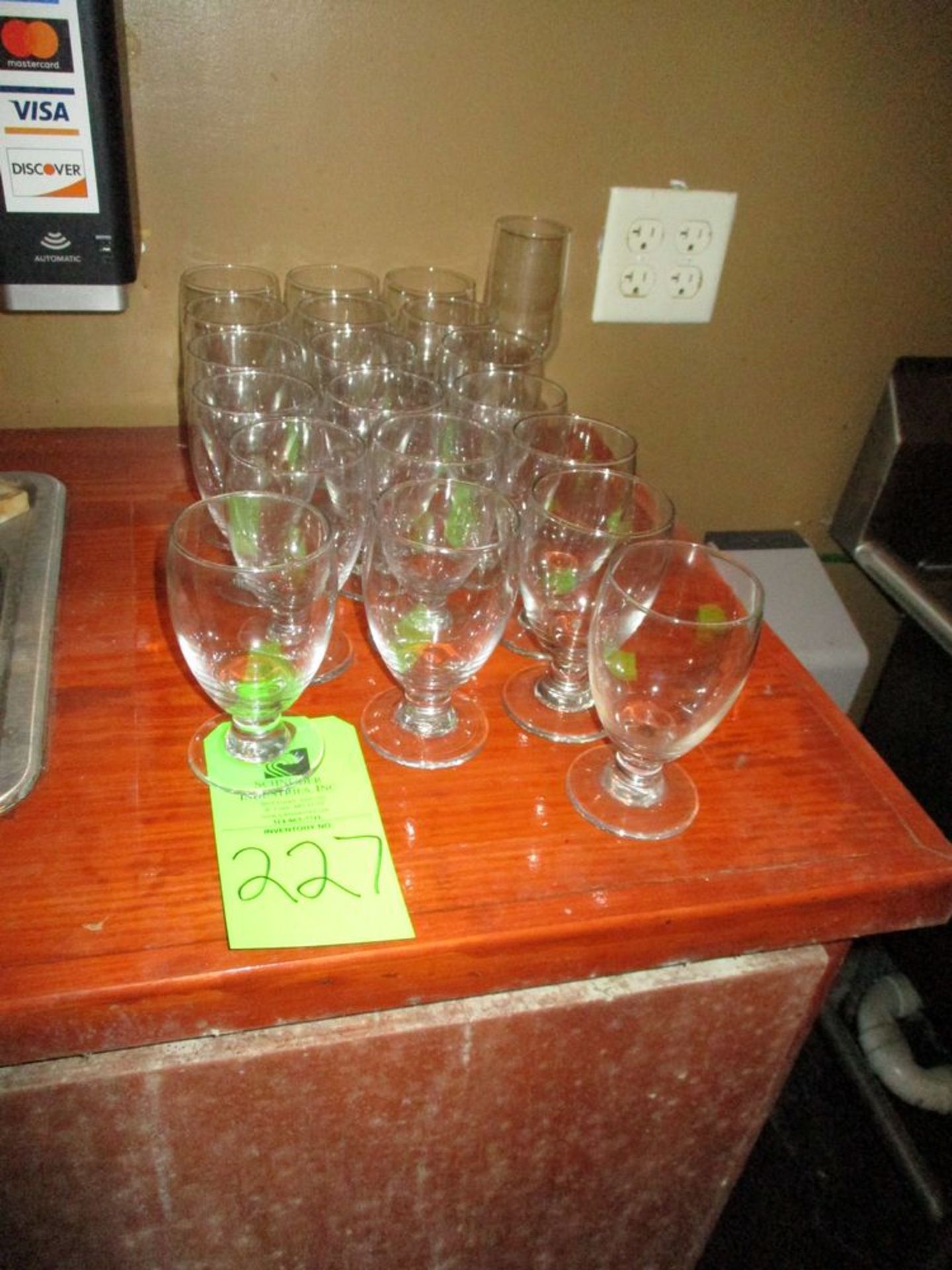 LOT OF 20 flute glasses ***Auctioneer Note*** -- $25 Removal & Loading Fee will be applied to