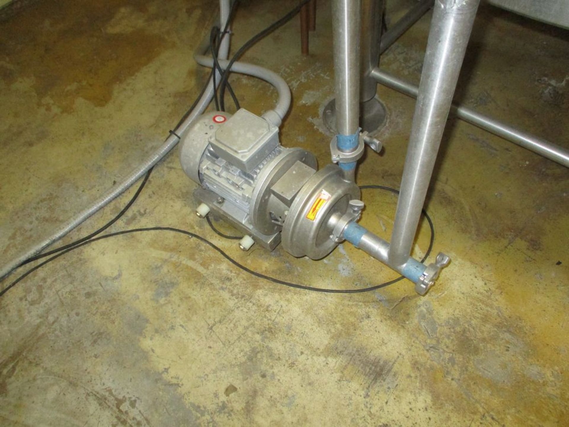 Glacier hot water tank with pump, 52 IN dia x 66 in hgt with 24 in legs ***Auctioneer Note*** -- $ - Image 2 of 2
