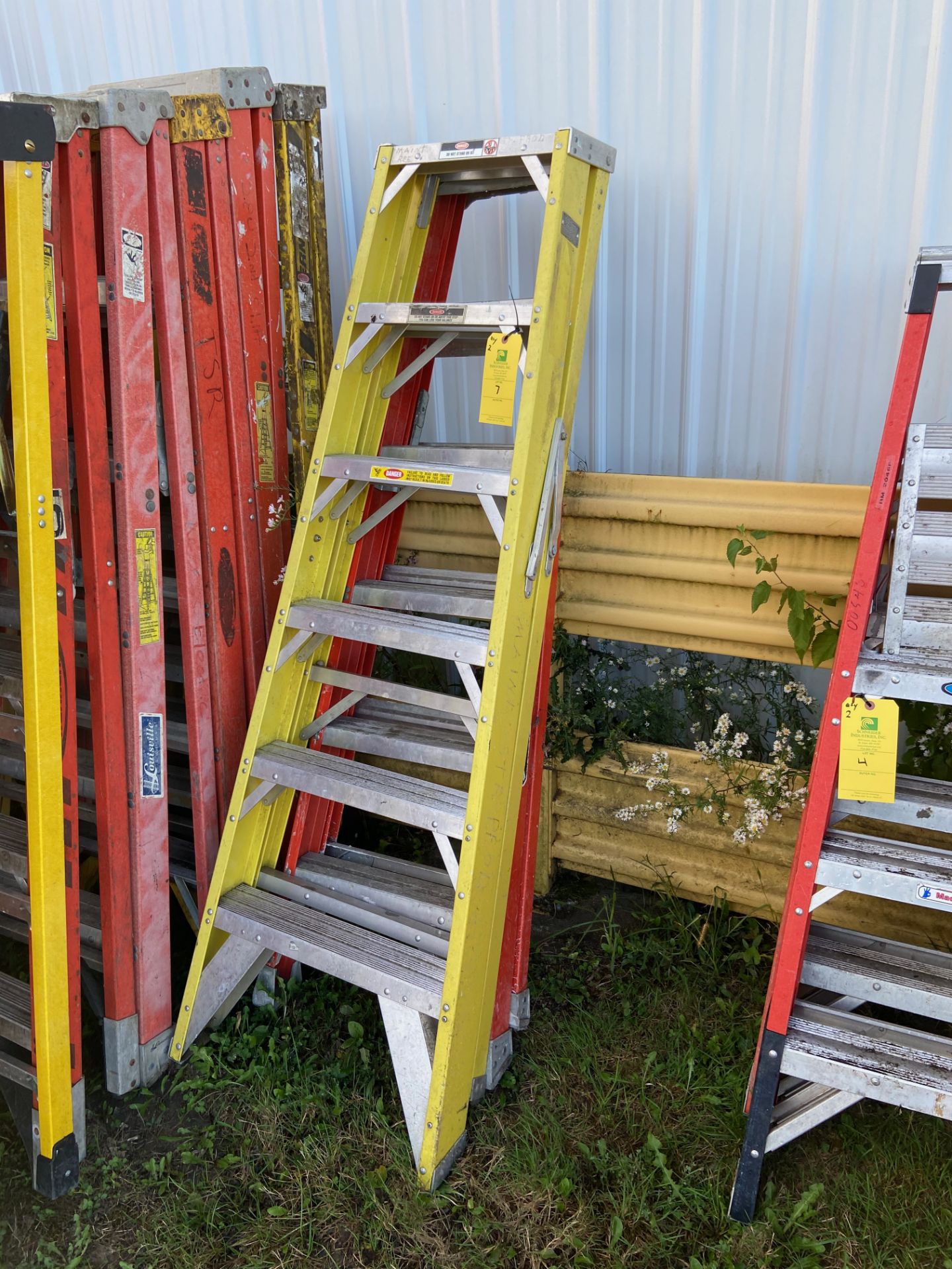 Ladders, 5', Qty 2, (Rigging & Loading: $25) (Located in Oelwein, IA)