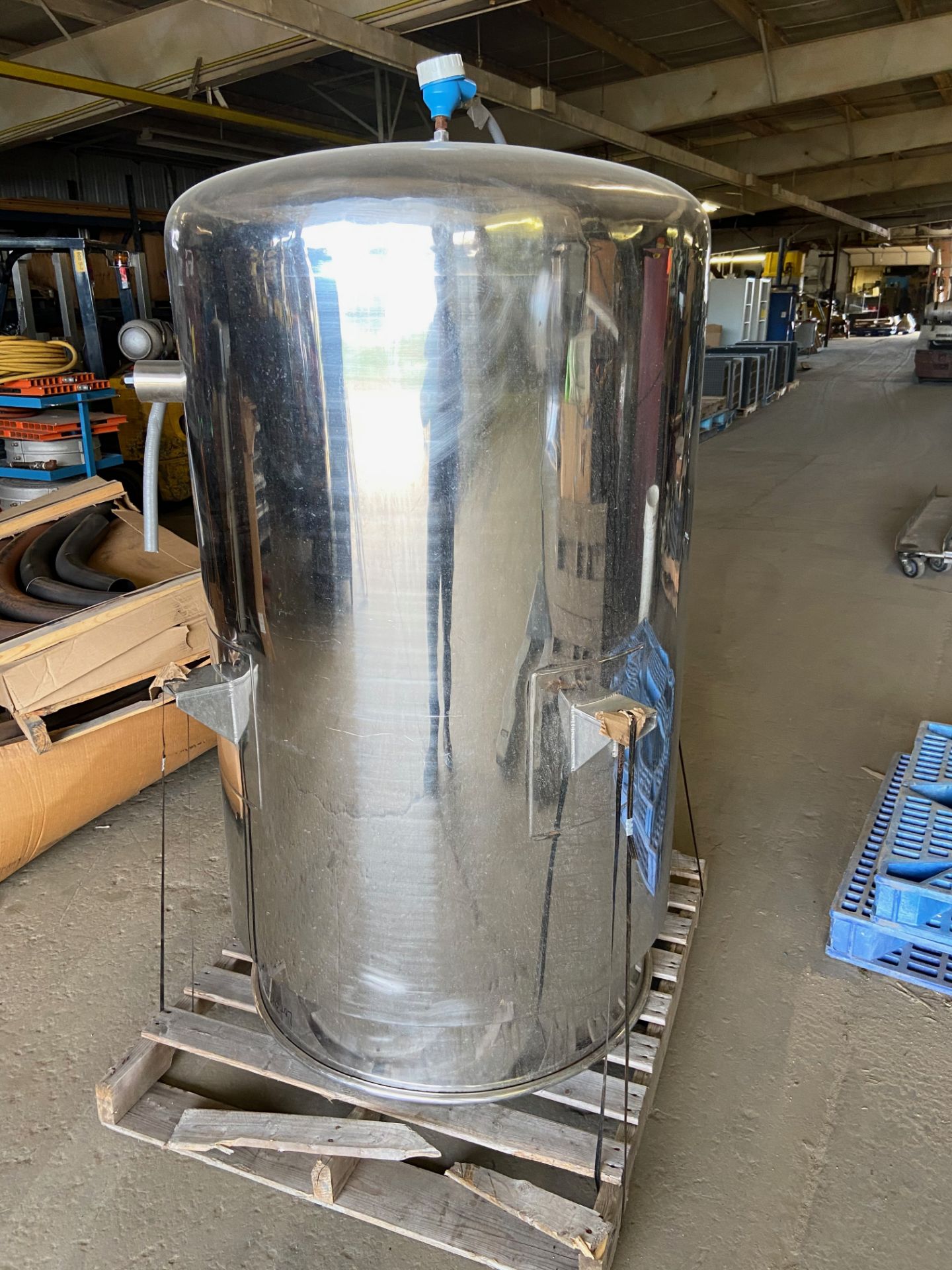 Stainless Steel Tank w/ Agitator, Approximate Diameter 3', Approximate Height 5', (Located in - Image 2 of 6