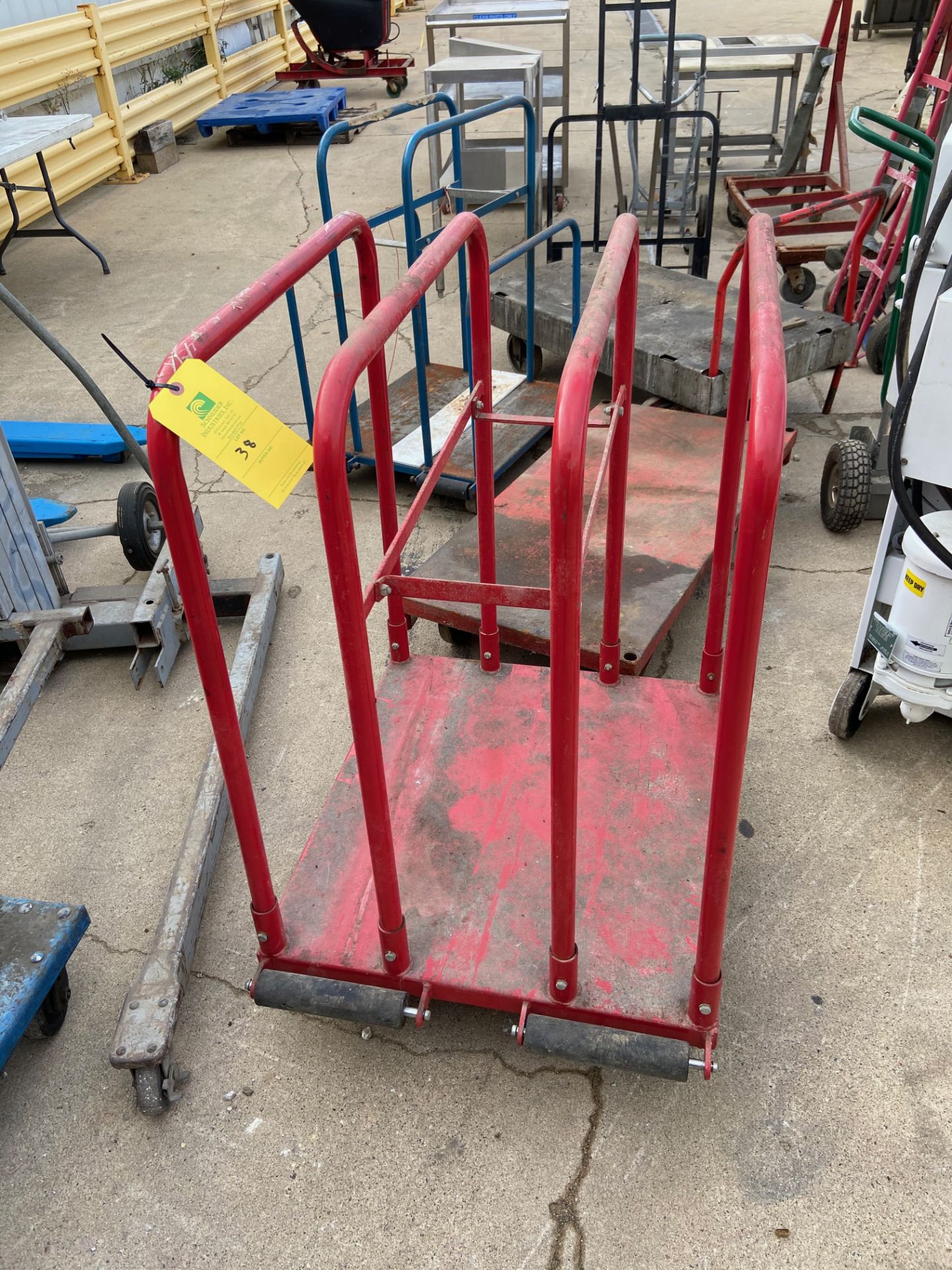 Metal Cart (Located in Oelwein, IA) (Rigging & Loading: $25)