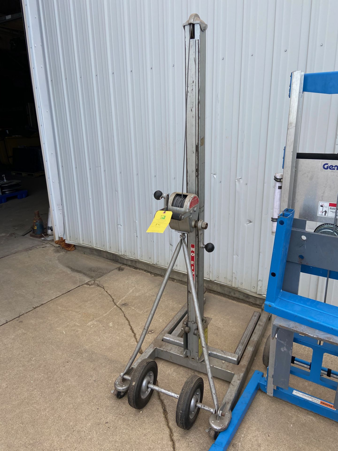 Vermette Lift, Model# 512M, 500 lb Capacity (Located in Oelwein, IA) (Rigging & Loading: $25)