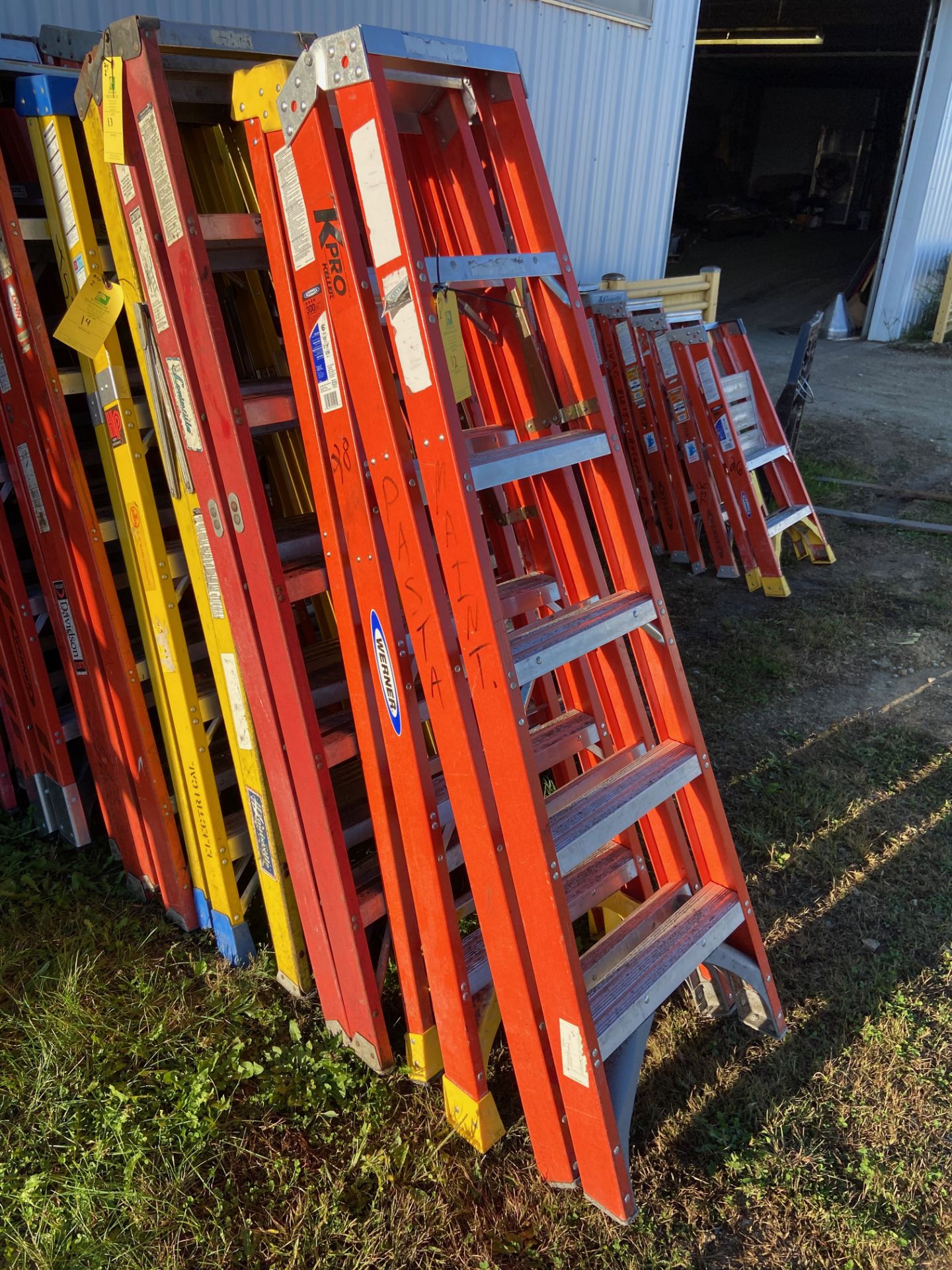 Ladders, 6', Qty 2, (Rigging & Loading: $25) (Located in Oelwein, IA)