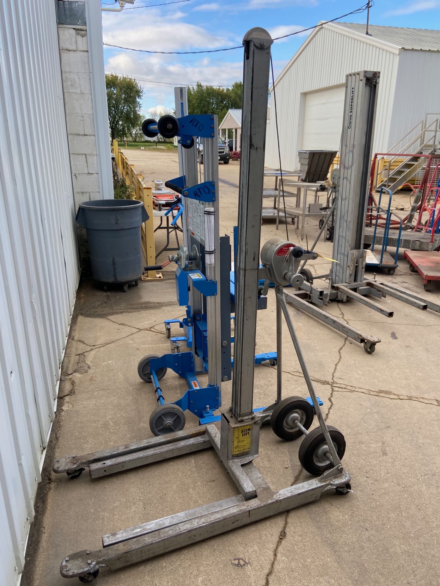 Vermette Lift, Model# 512M, 500 lb Capacity (Located in Oelwein, IA) (Rigging & Loading: $25) - Image 3 of 4