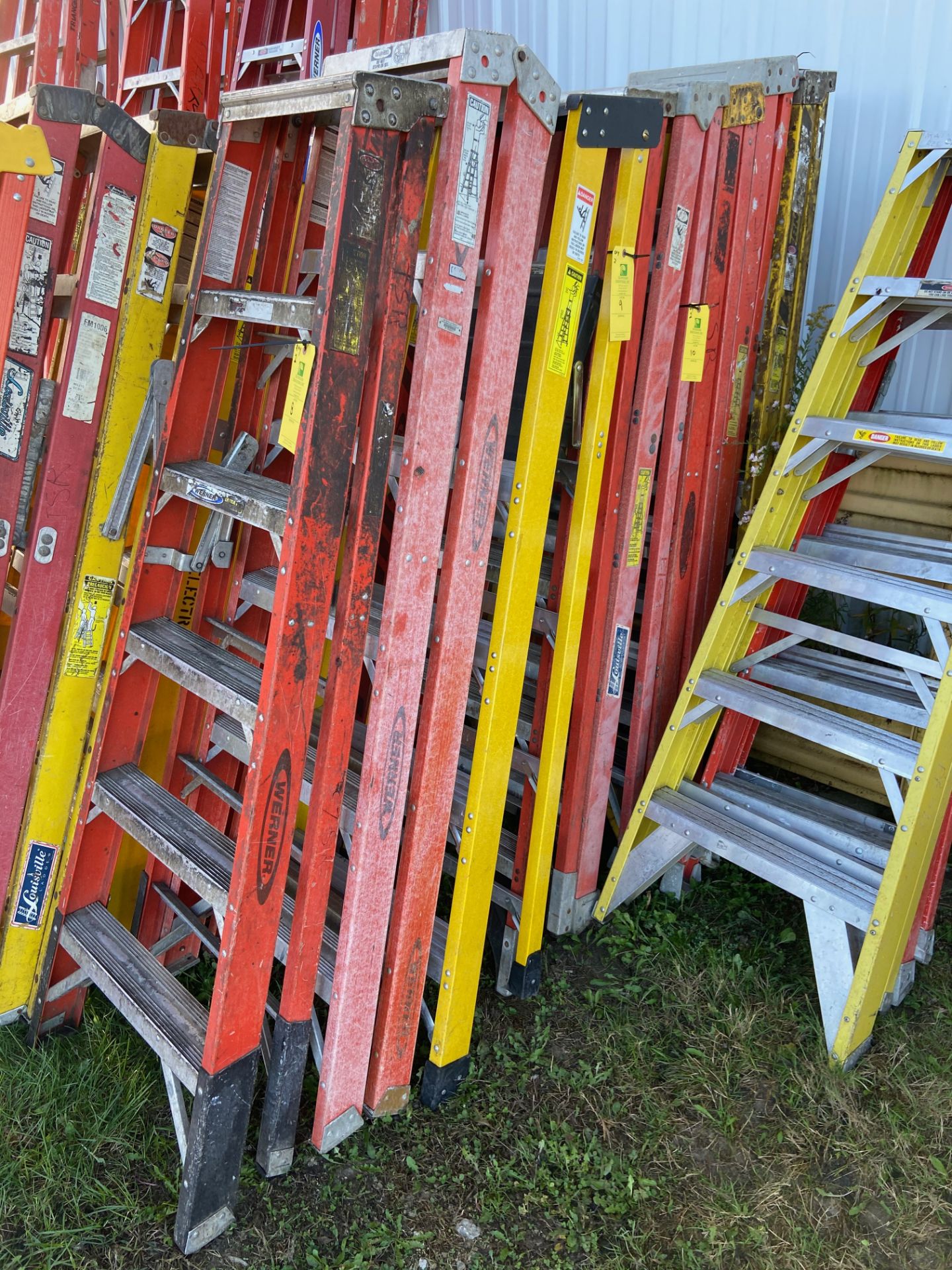 Ladders, 6', Qty 2, (Rigging & Loading: $25) (Located in Oelwein, IA)