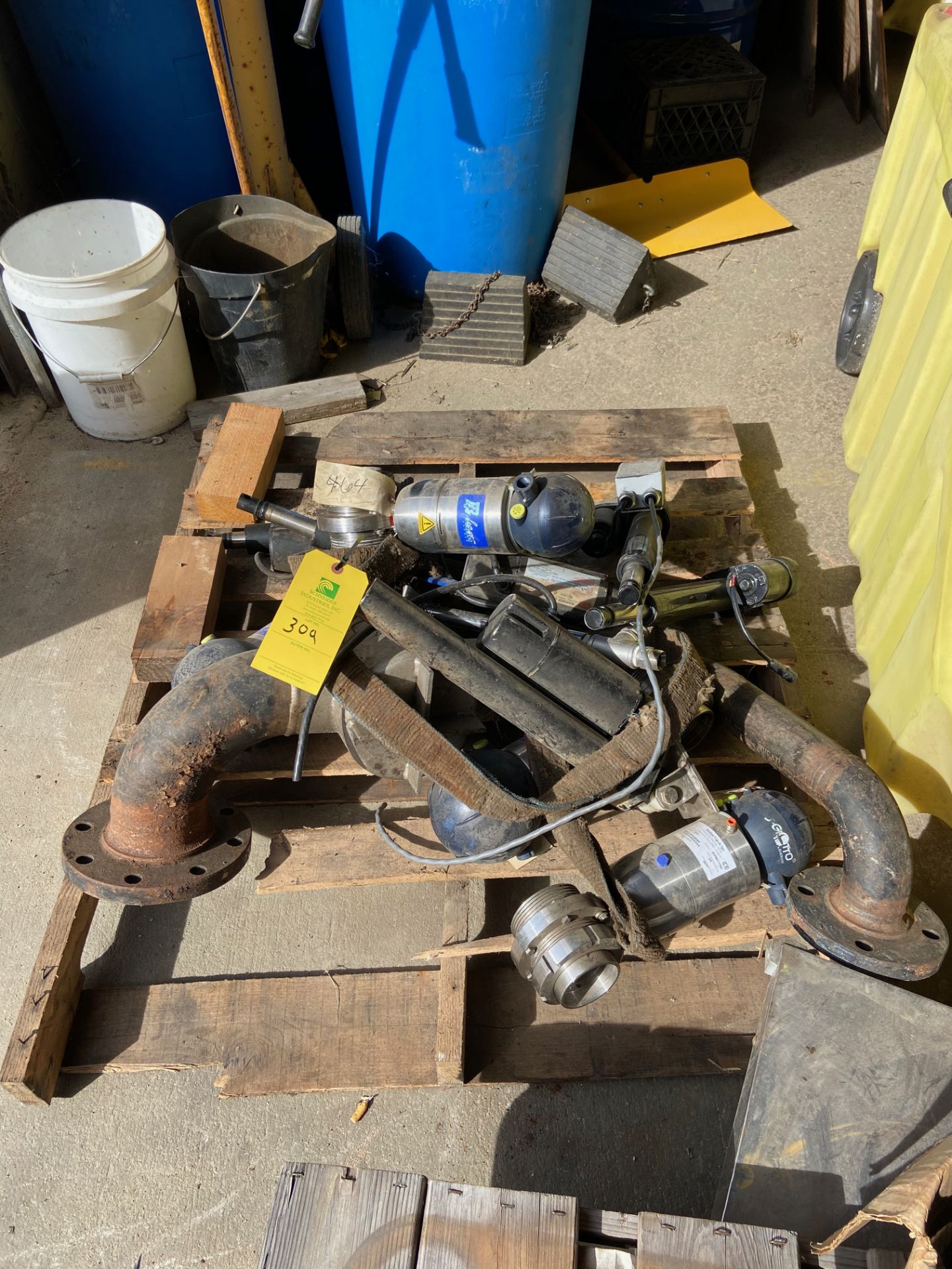 Pallet of Bardiani Valves and Miscellaneous Parts (Located in Oelwein, IA) (Rigging & Loading: $25)