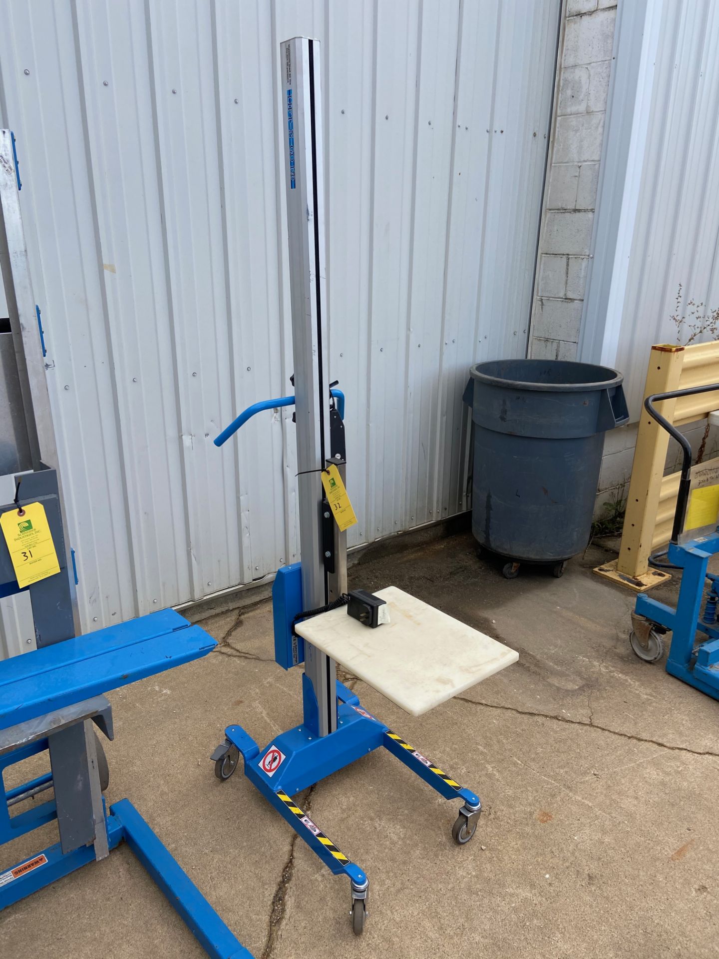 Lift Table (Located in Oelwein, IA) (Rigging & Loading: $25)