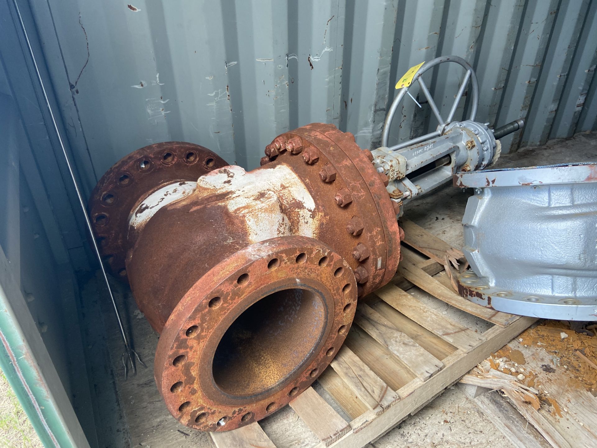 Large Gate Valve, (Located in Perry, FL) (Rigging & Loading: $150)