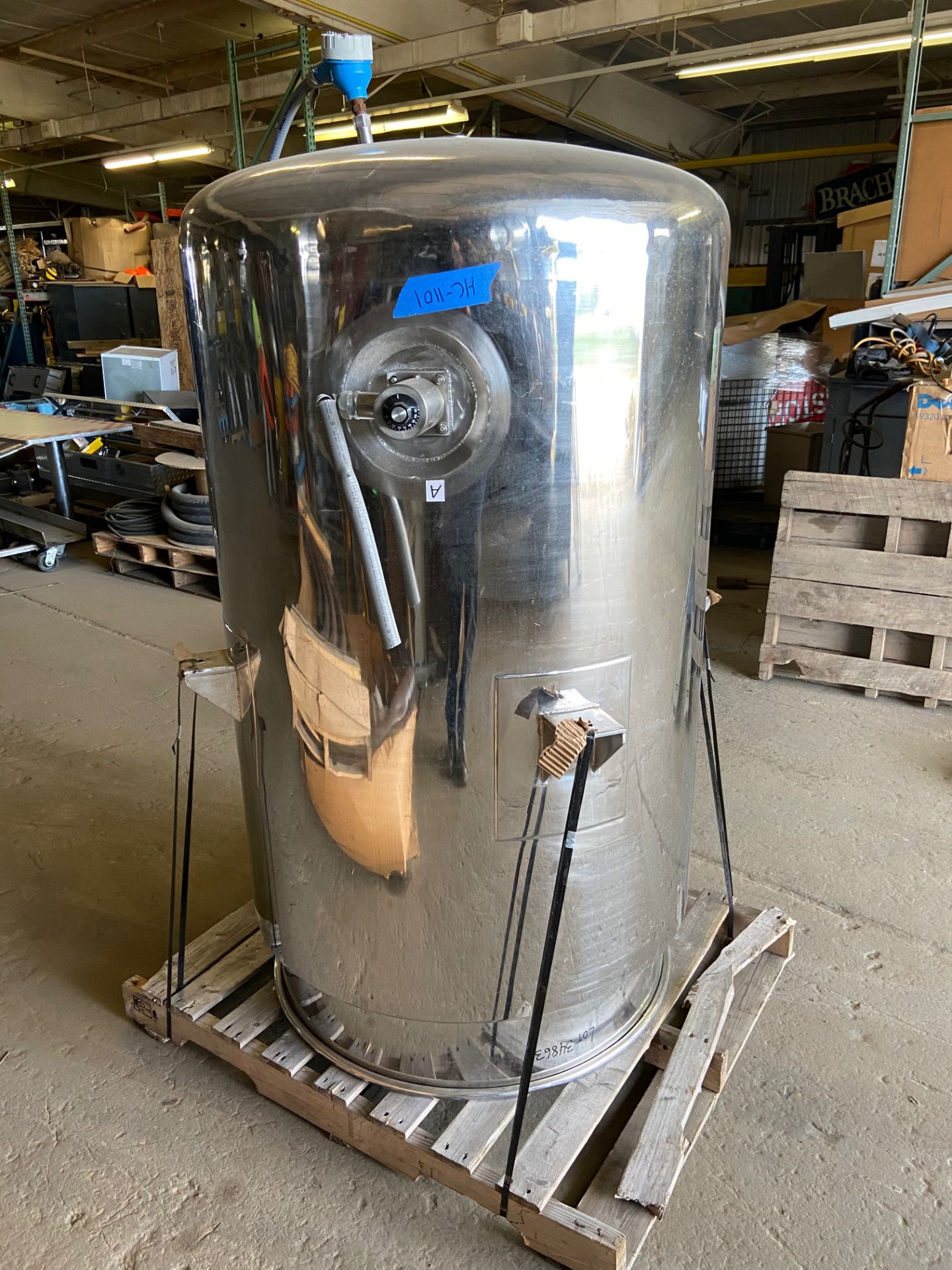 Stainless Steel Tank w/ Agitator, Approximate Diameter 3', Approximate Height 5', (Located in - Image 3 of 6