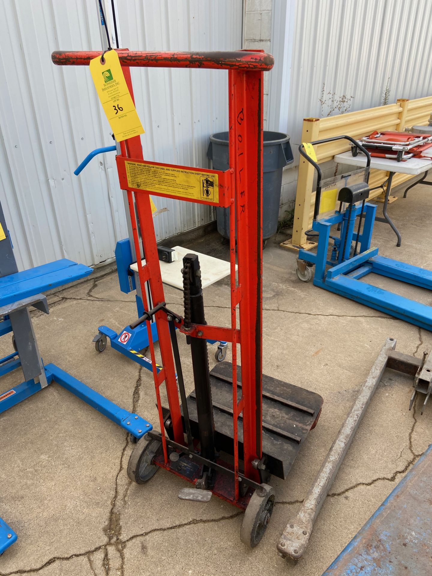 Dolly with Hydraulic Lift Table (Located in Oelwein, IA) (Rigging & Loading: $25)