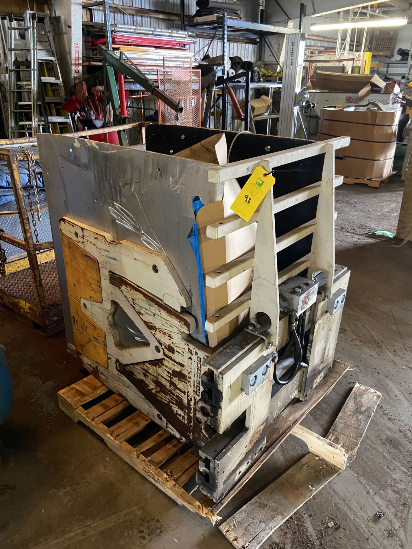 Cascade Forklift Clamp Attachment, Catalog# 35D-303-33A-07, Serial# 170353-01 (Located in Oelwein,