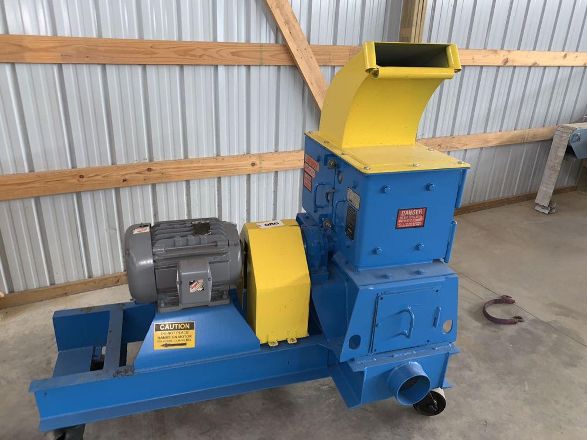 Located in Canon City CO: Jeffrey Mini mill, wood hog with: castors, 20hp motor, air base, super