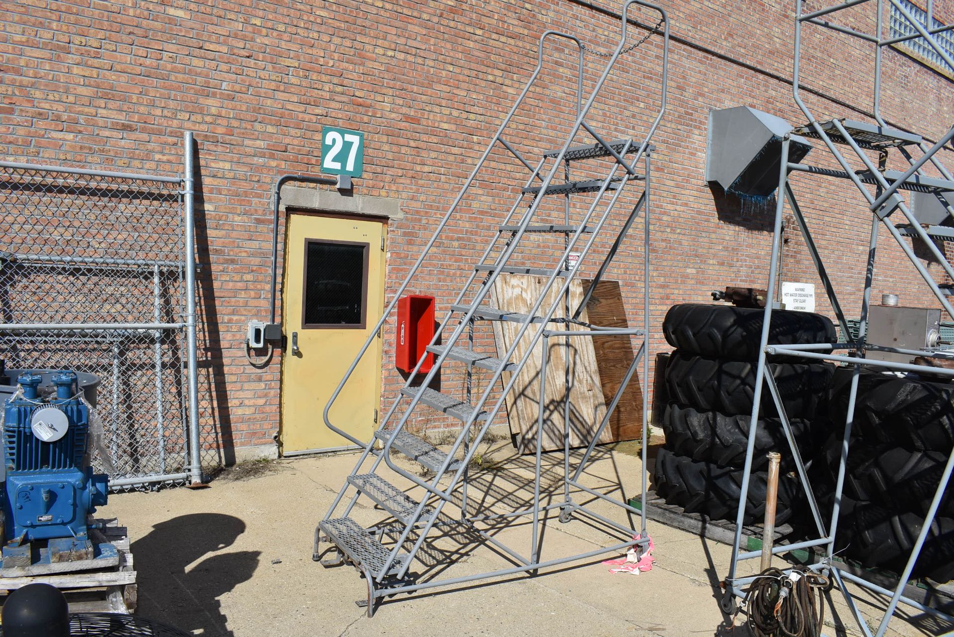 (Located in Mendota, IL) Cotterman 8' Ht. Portable Stairs