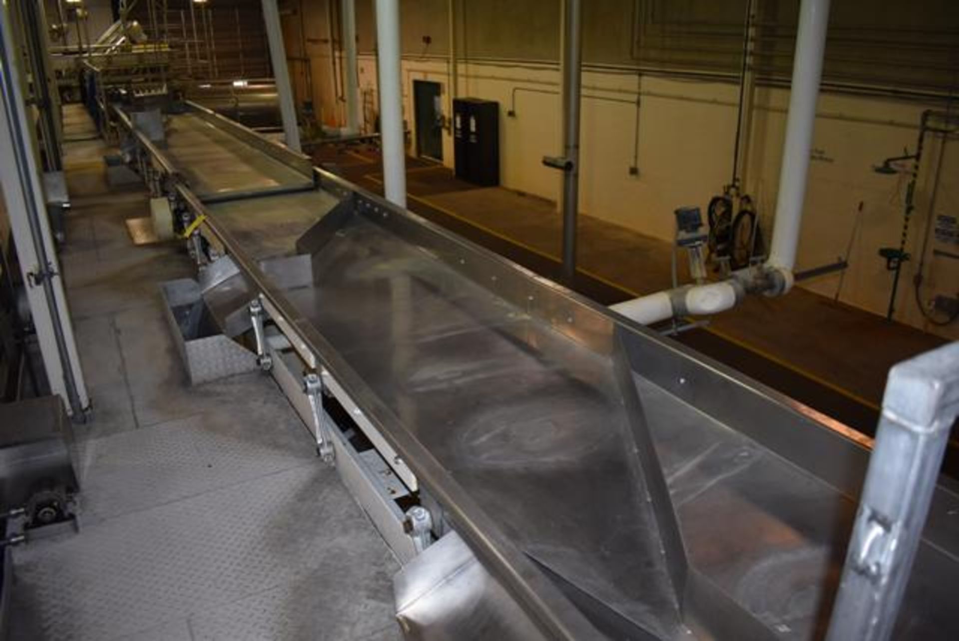 (Located in Sleepy Eye, MN) Commercial Vibratory Oscillating Shaker Conveyor, Approx. 36' Length x - Image 2 of 2