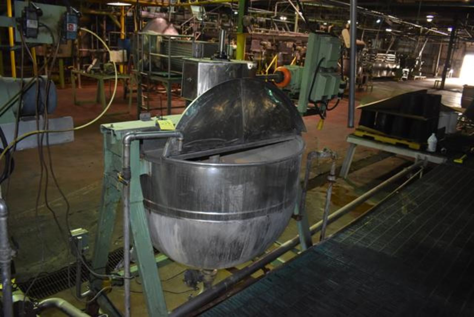 Lee Industries SS Jacketed Kettle, Rated 200 Gallon Capacity, Includes Mixer & Valve