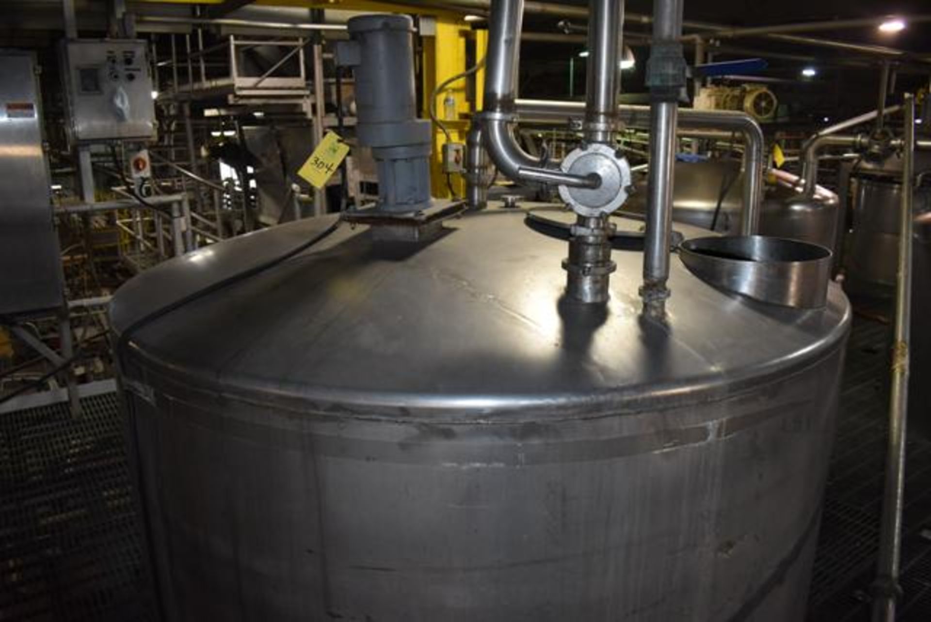 Stainless Steel Tank, 8' Diameter x 8' Depth, Includes Mixer