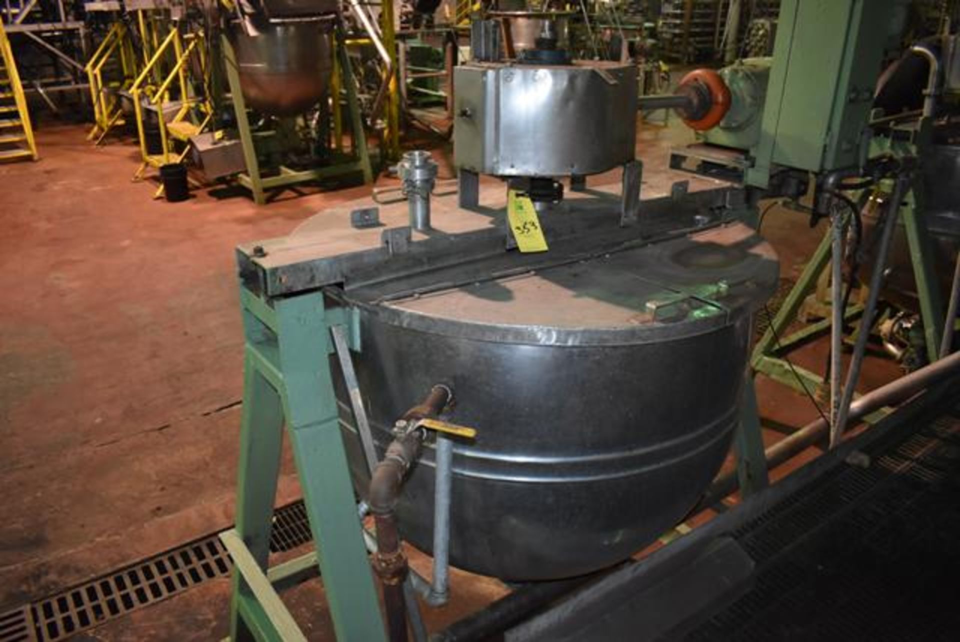 Lee Industries SS Jacketed Kettle, Rated 300 Gallon Capacity, Includes Mixer