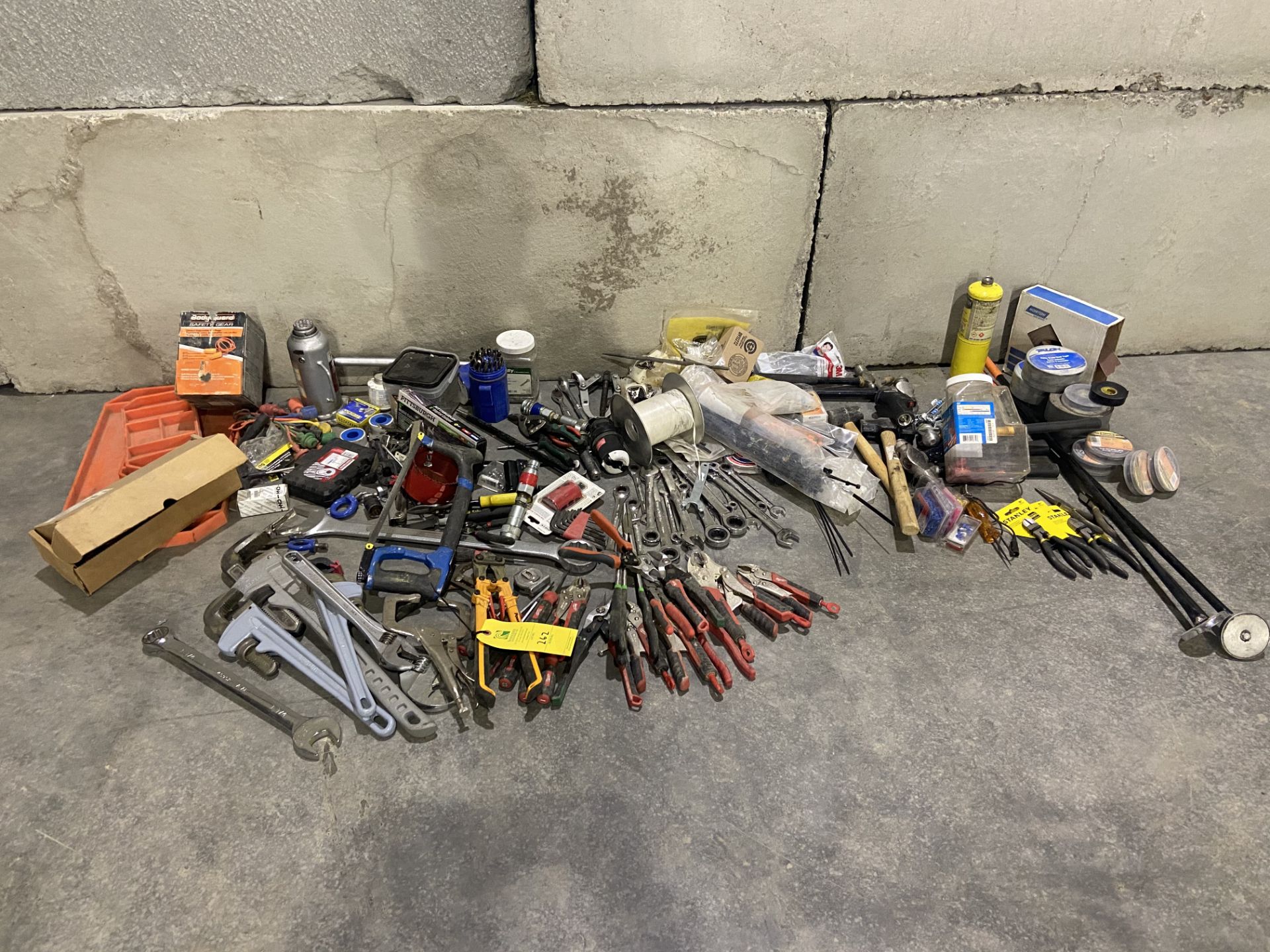 Miscellaneous Hand Tools (All Pictured), Rigging Fee: $10