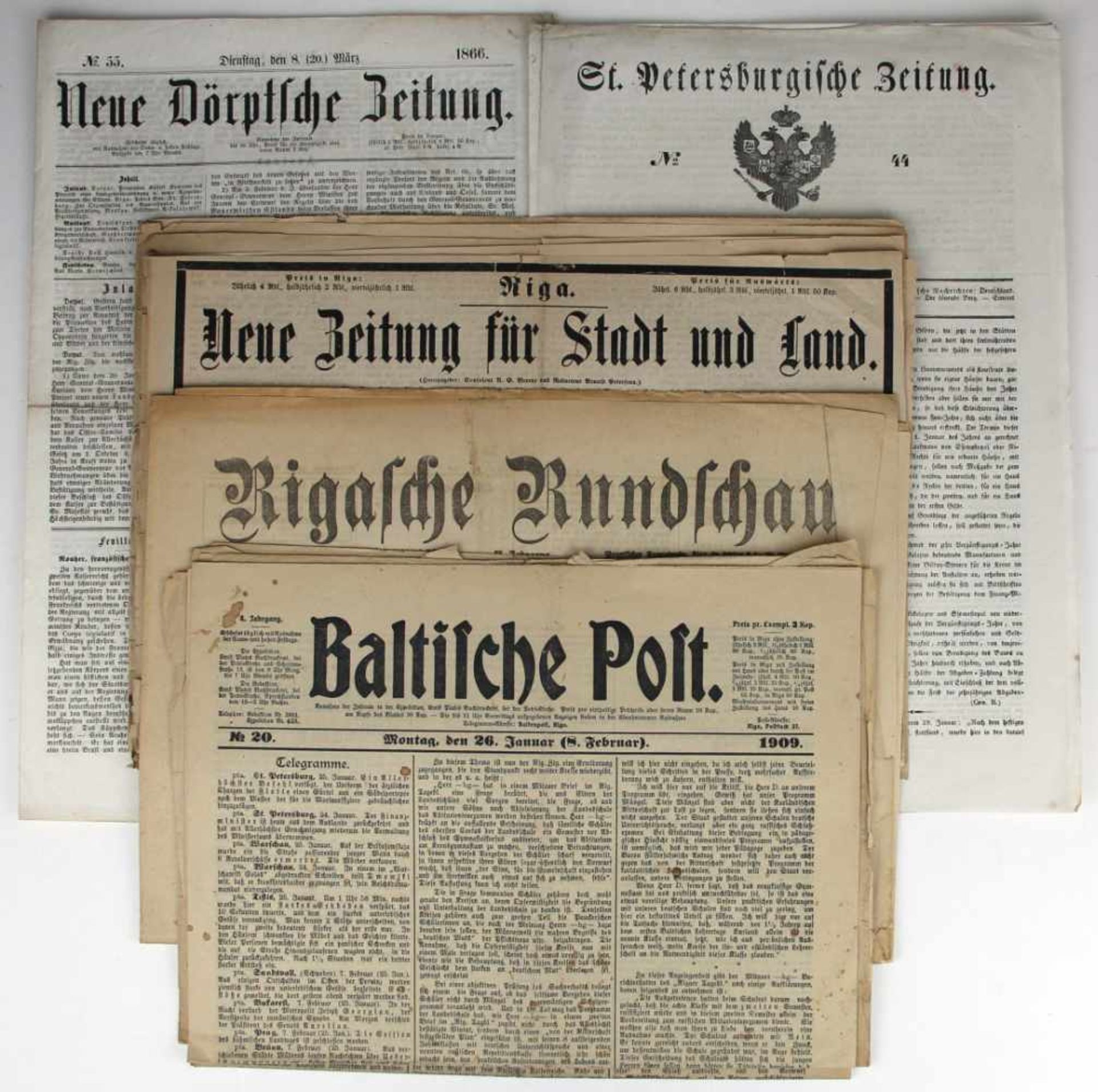 Europa. - Baltikum. - Konvolut mit 65 Tageszeitungen des Baltikums, 1838-1933. (032). Vorhanden: