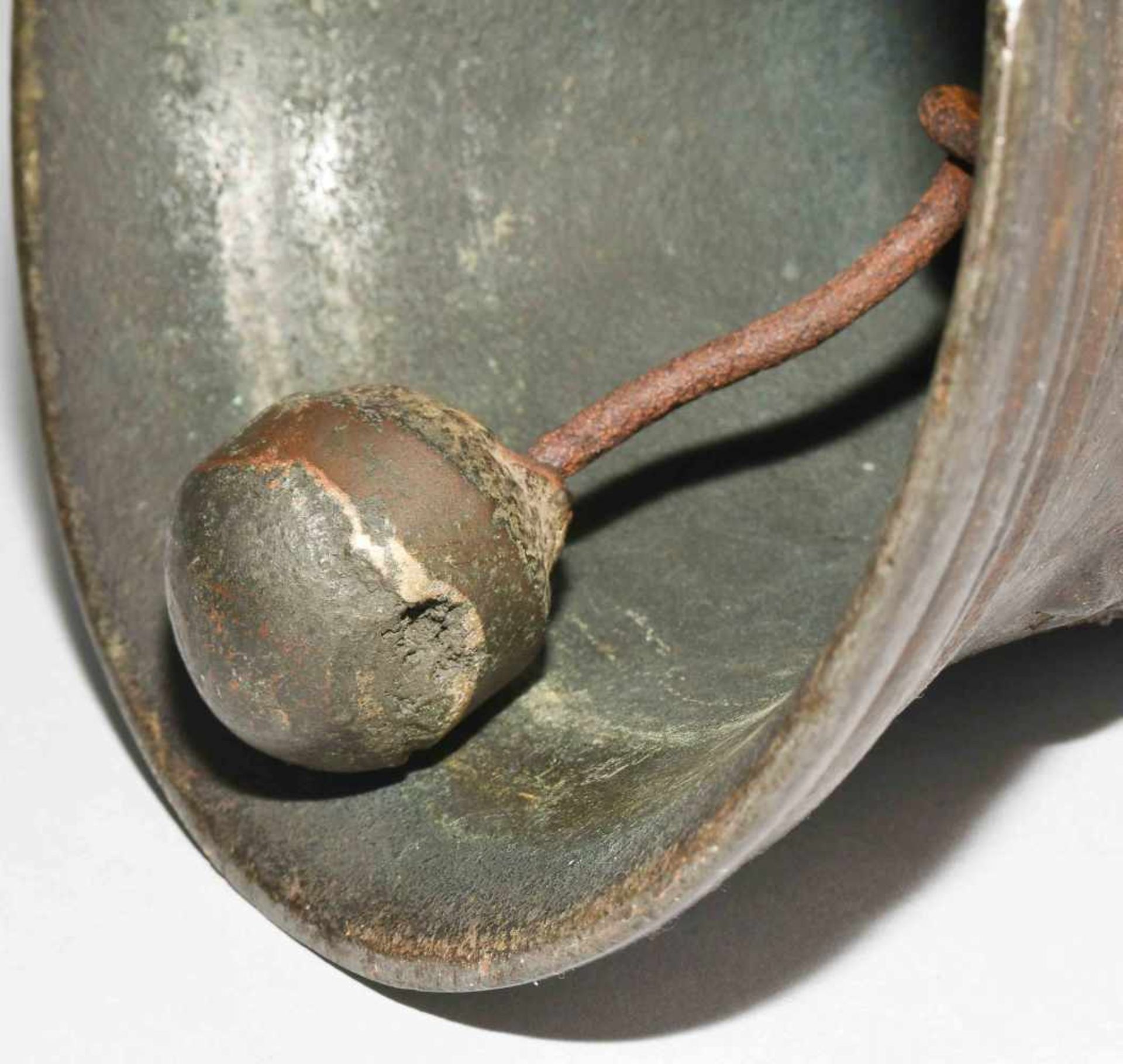 Kleine Glocke Italien, 17.Jh. Bronze, Reste einer Verzinnung. Flanke alternierend mit je 2 - Bild 10 aus 10
