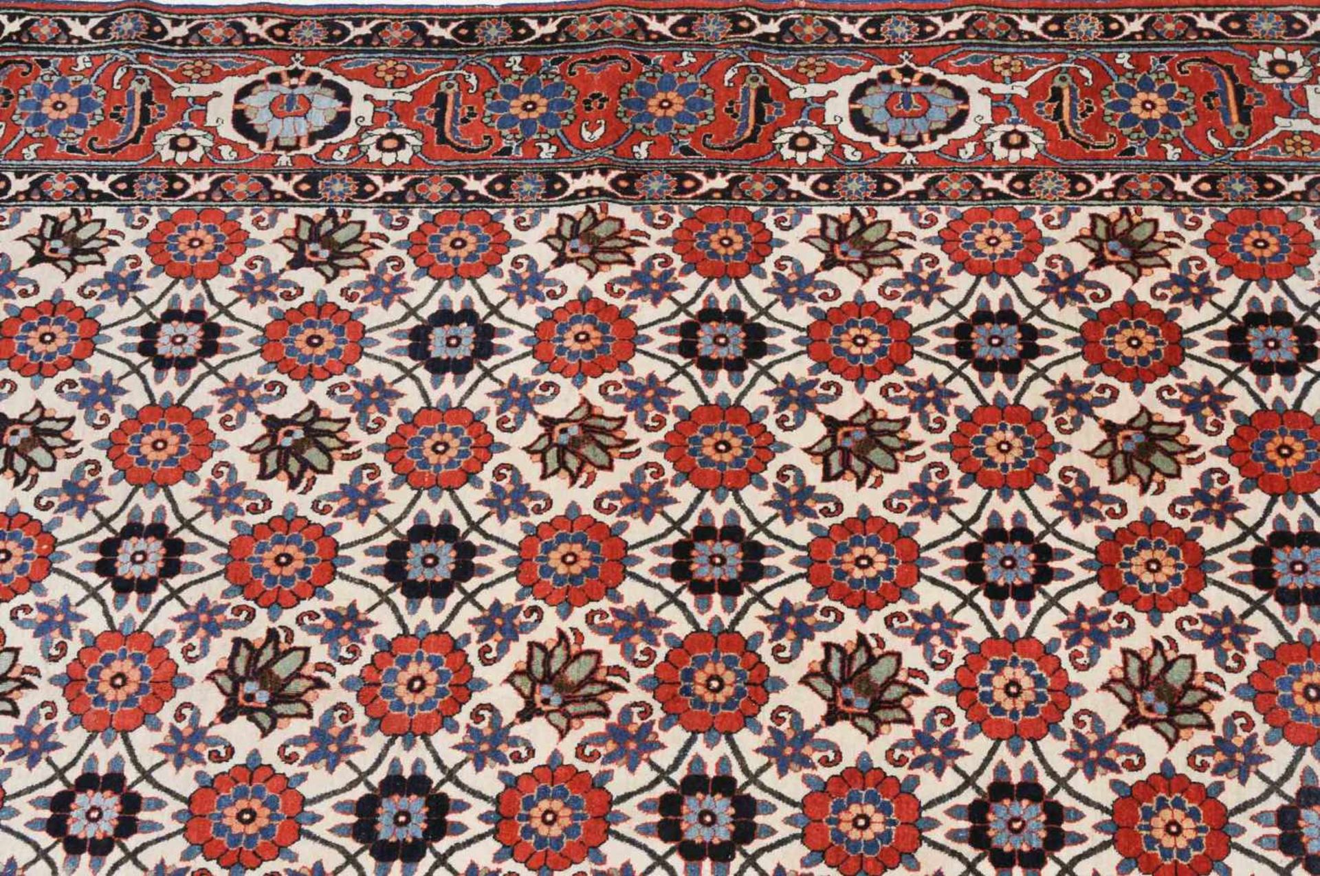 VaraminZ-Persien, um 1910. Dicht angelegtes, dekoratives Werk. Das elegante weisse Mittelfeld ist - Bild 6 aus 16