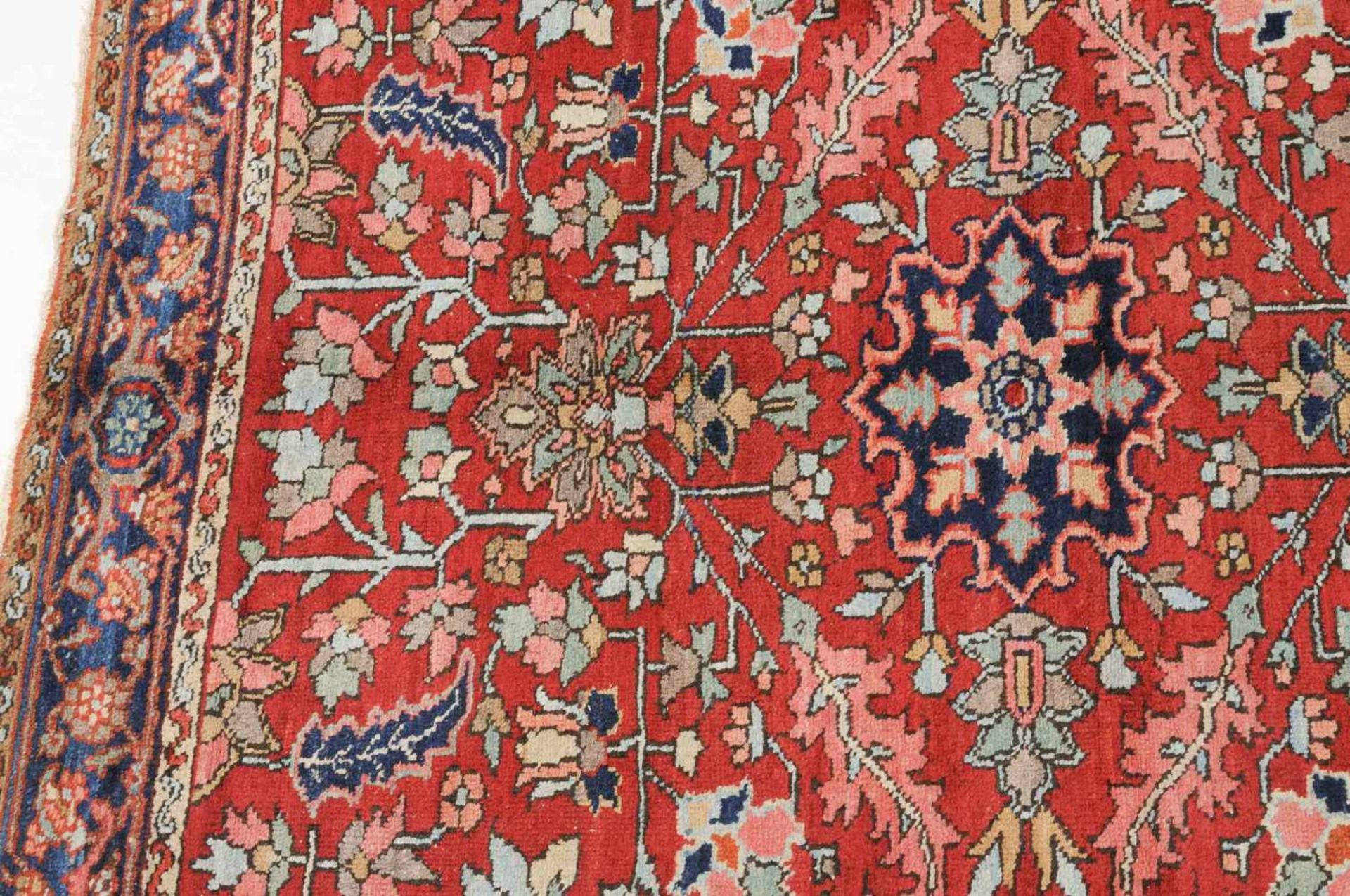 KarajaNW-Persien, um 1910. Im roten Mittelfeld liegt ein filigranes nachtblaues Sternmedaillon, - Bild 11 aus 11