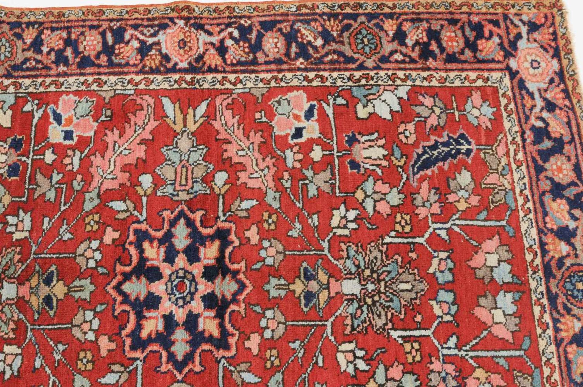 KarajaNW-Persien, um 1910. Im roten Mittelfeld liegt ein filigranes nachtblaues Sternmedaillon, - Bild 4 aus 11