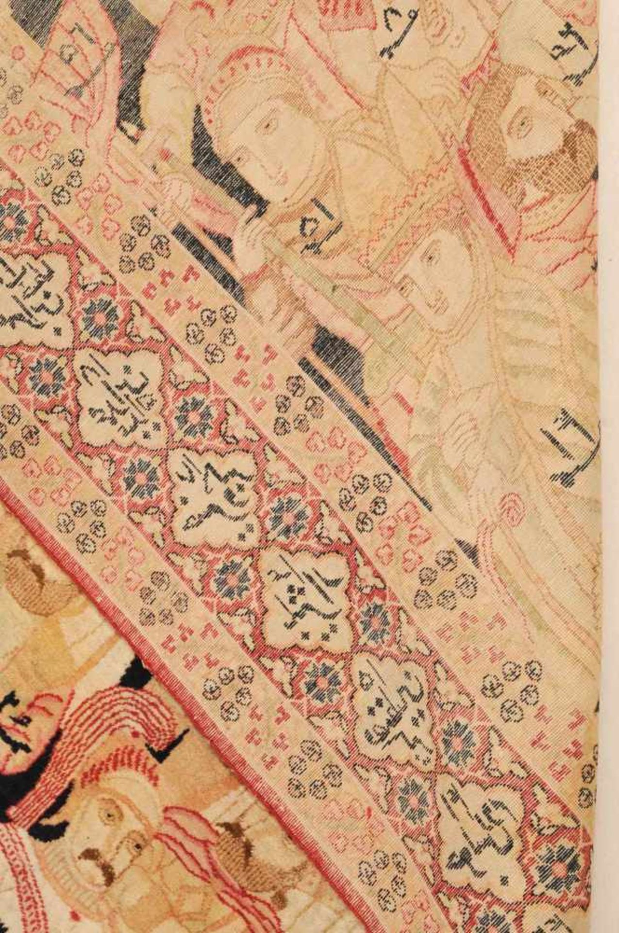 Kirman-FiguralSO-Persien, um 1900. Sog. „Mashahir-Teppich“. Das Innenfeld besteht aus einer - Bild 10 aus 19