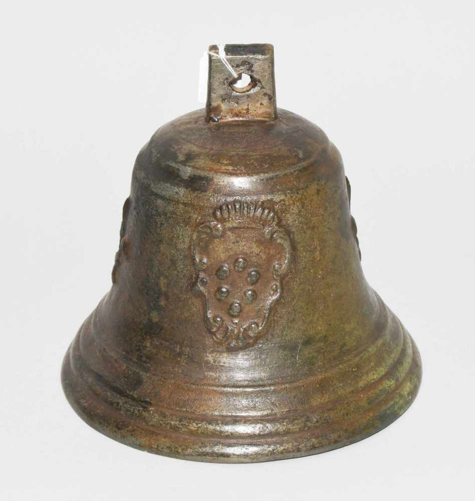 Kleine Glocke Italien, 17.Jh. Bronze, Reste einer Verzinnung. Flanke alternierend mit je 2 - Bild 4 aus 10