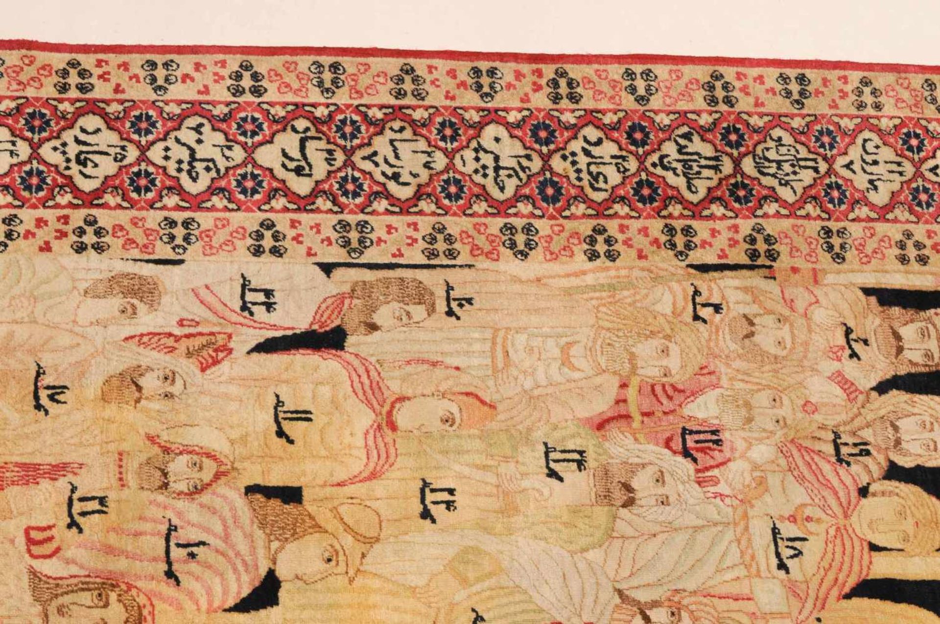 Kirman-FiguralSO-Persien, um 1900. Sog. „Mashahir-Teppich“. Das Innenfeld besteht aus einer - Bild 4 aus 19