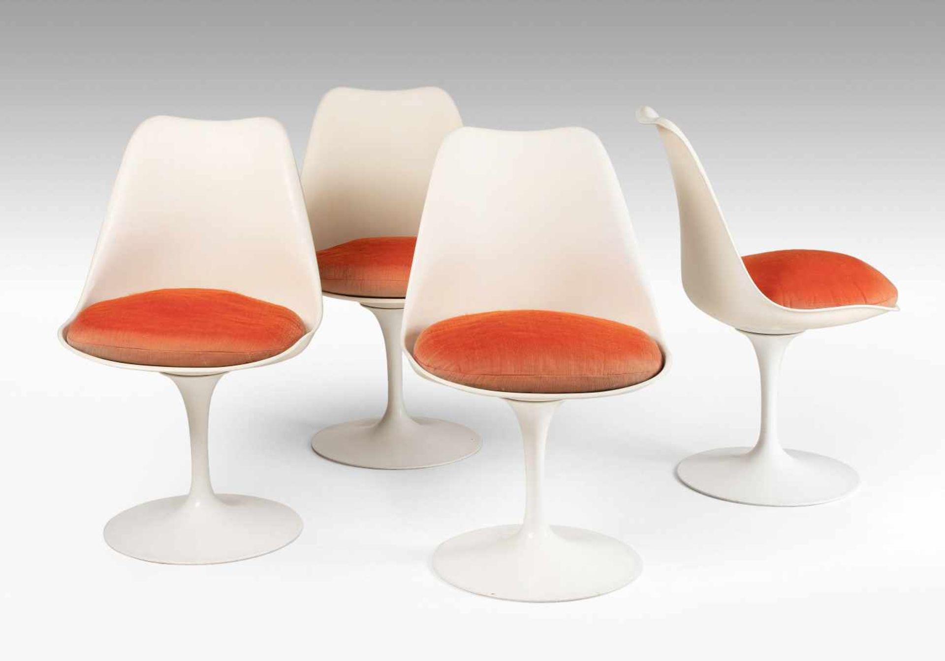 Eero SaarinenTisch und 4 Stühle "Tulip". Entwurf: 1956. Ausführung: Knoll International, WBForm - Bild 2 aus 3
