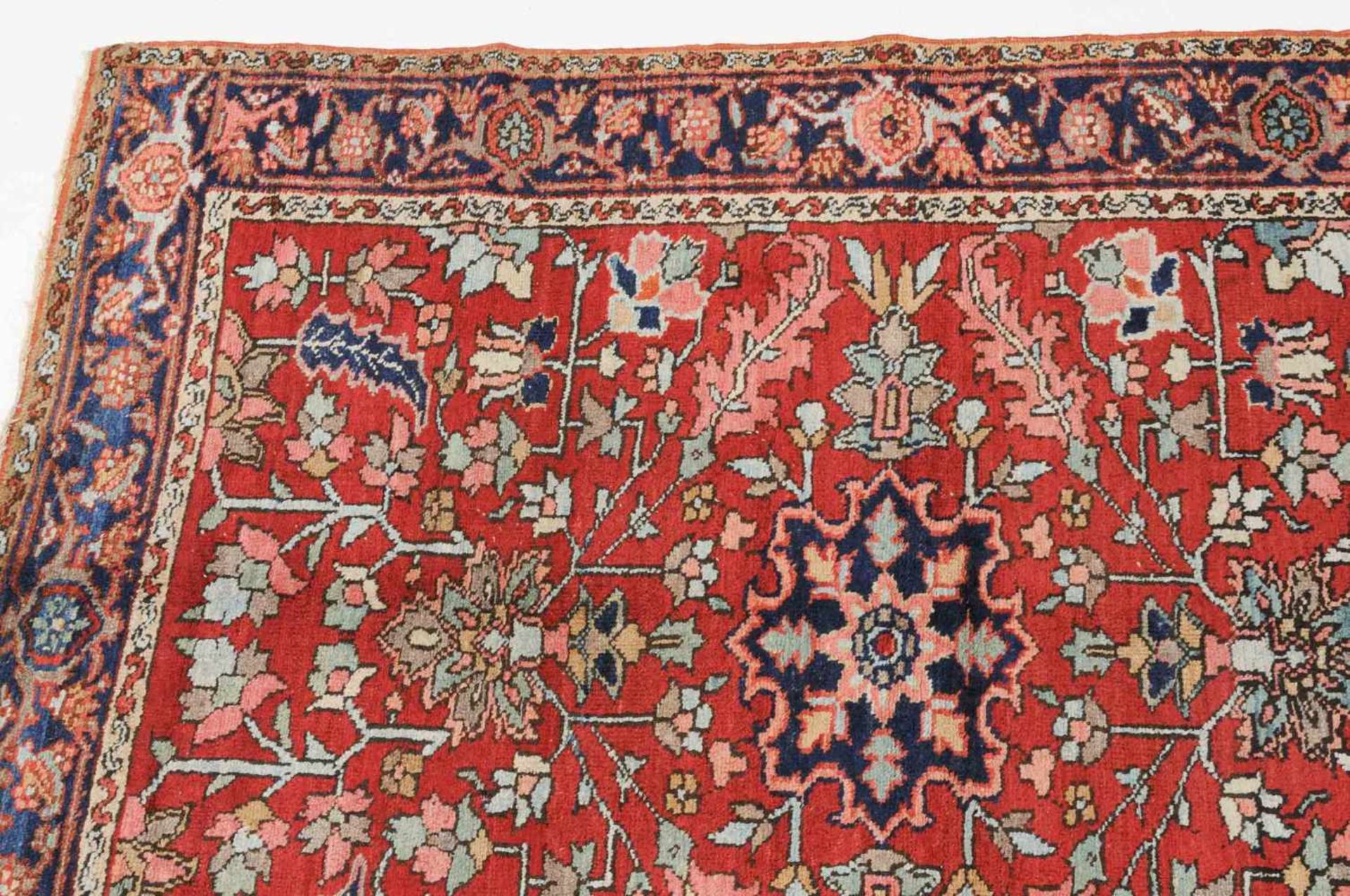 KarajaNW-Persien, um 1910. Im roten Mittelfeld liegt ein filigranes nachtblaues Sternmedaillon, - Bild 6 aus 11
