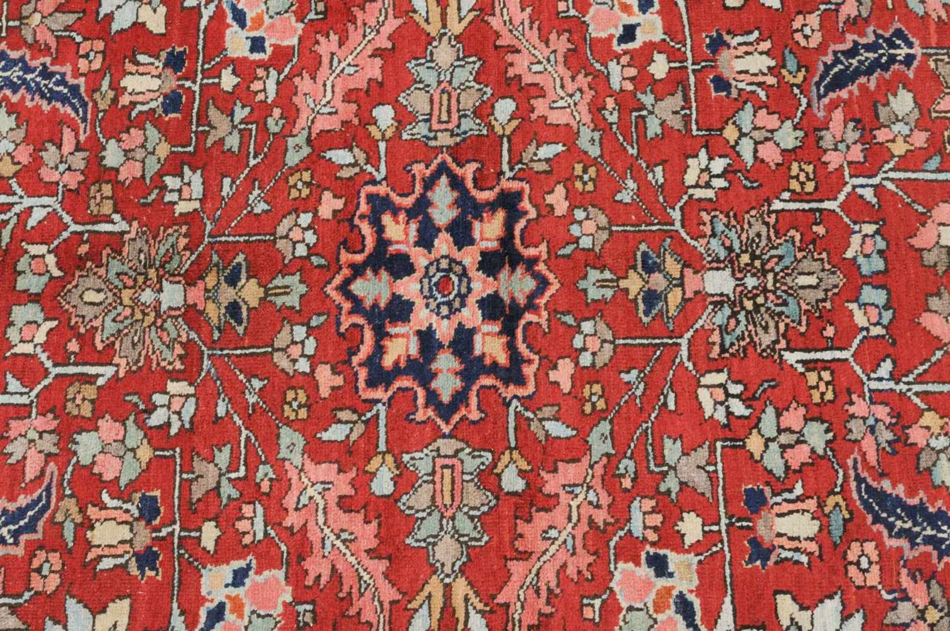 KarajaNW-Persien, um 1910. Im roten Mittelfeld liegt ein filigranes nachtblaues Sternmedaillon, - Bild 10 aus 11