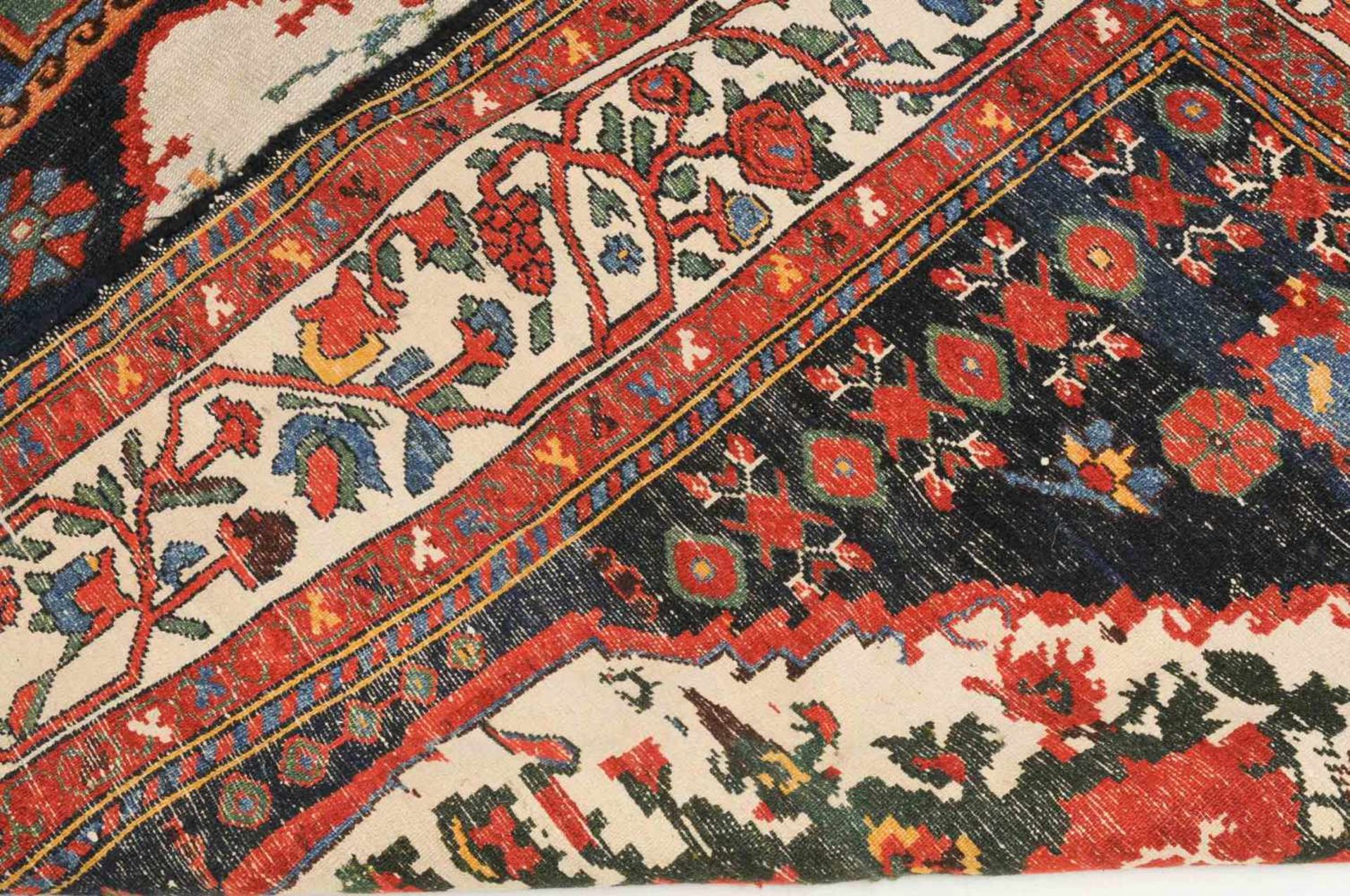 BakhtiarS-Persien, um 1910. Im nachtblauen Mittelfeld figurieren 5 weisse, je mit einem - Bild 8 aus 11
