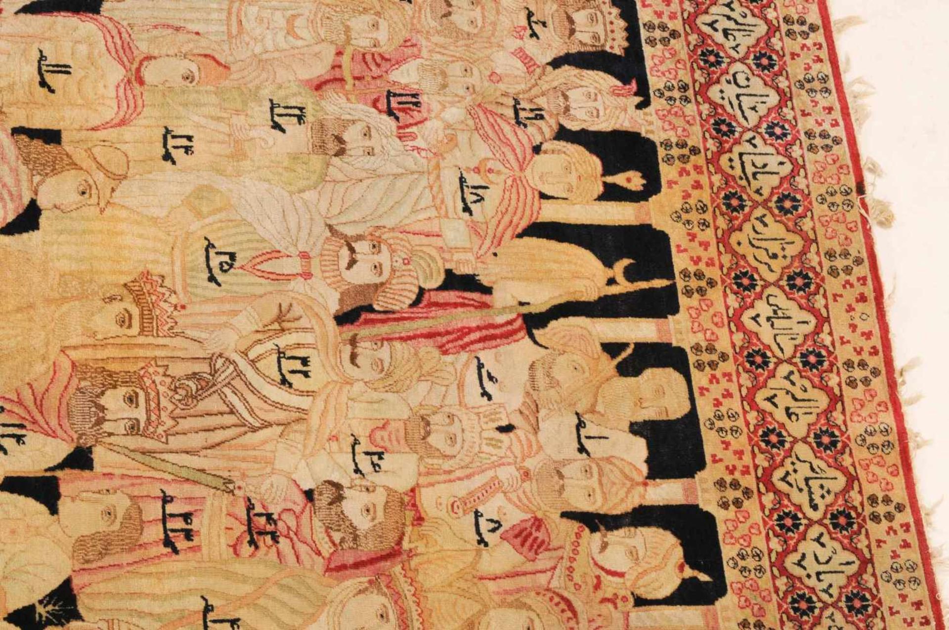 Kirman-FiguralSO-Persien, um 1900. Sog. „Mashahir-Teppich“. Das Innenfeld besteht aus einer - Bild 3 aus 19