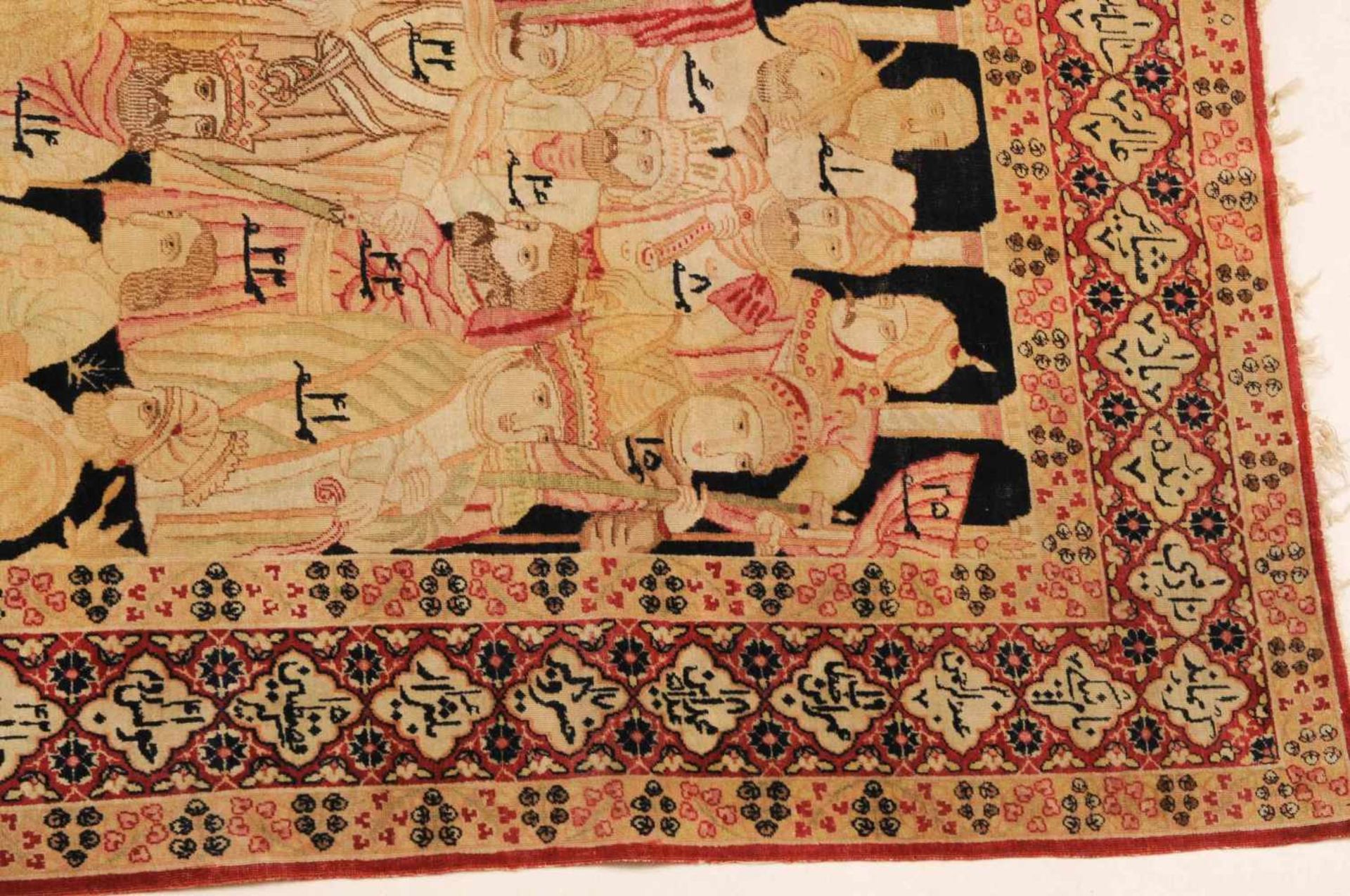 Kirman-FiguralSO-Persien, um 1900. Sog. „Mashahir-Teppich“. Das Innenfeld besteht aus einer - Bild 5 aus 19