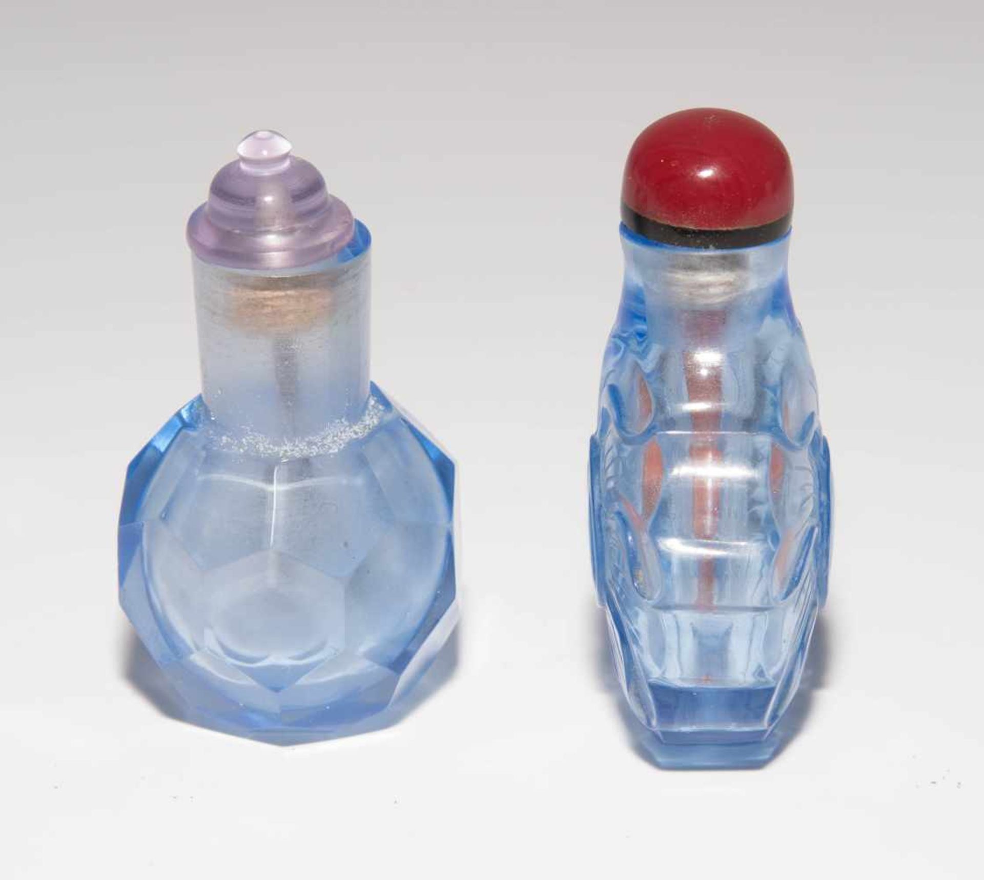 6 Glas Snuff BottlesChina. Hellblaues, transparentes Glas. Ein Doppel-Snuff Bottle, zwei mit - Bild 9 aus 22