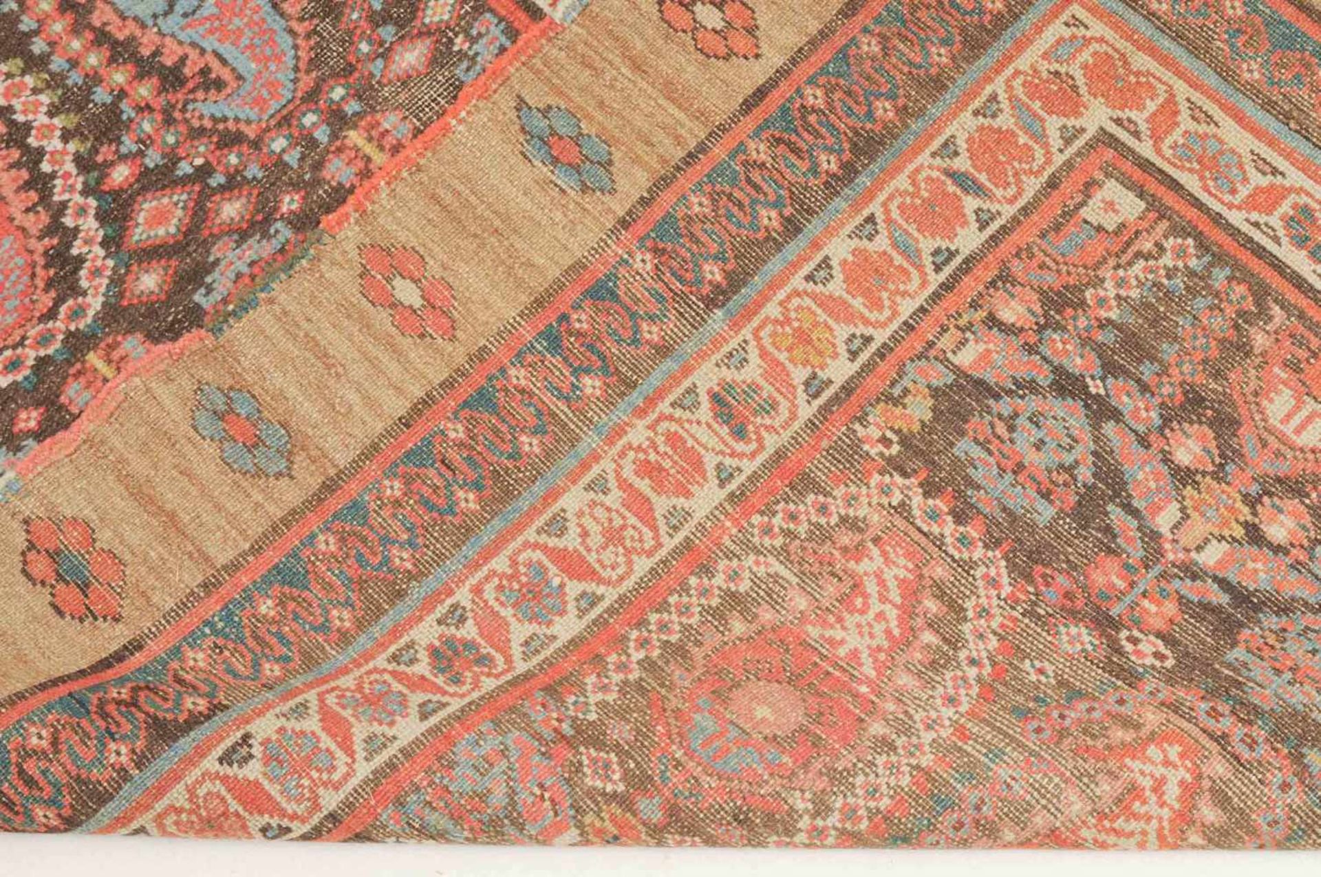 HamedanW-Persien, um 1900. Im braunen Mittelfeld sind 2 vertikale Reihen mit roten floralen Boteh- - Image 8 of 11