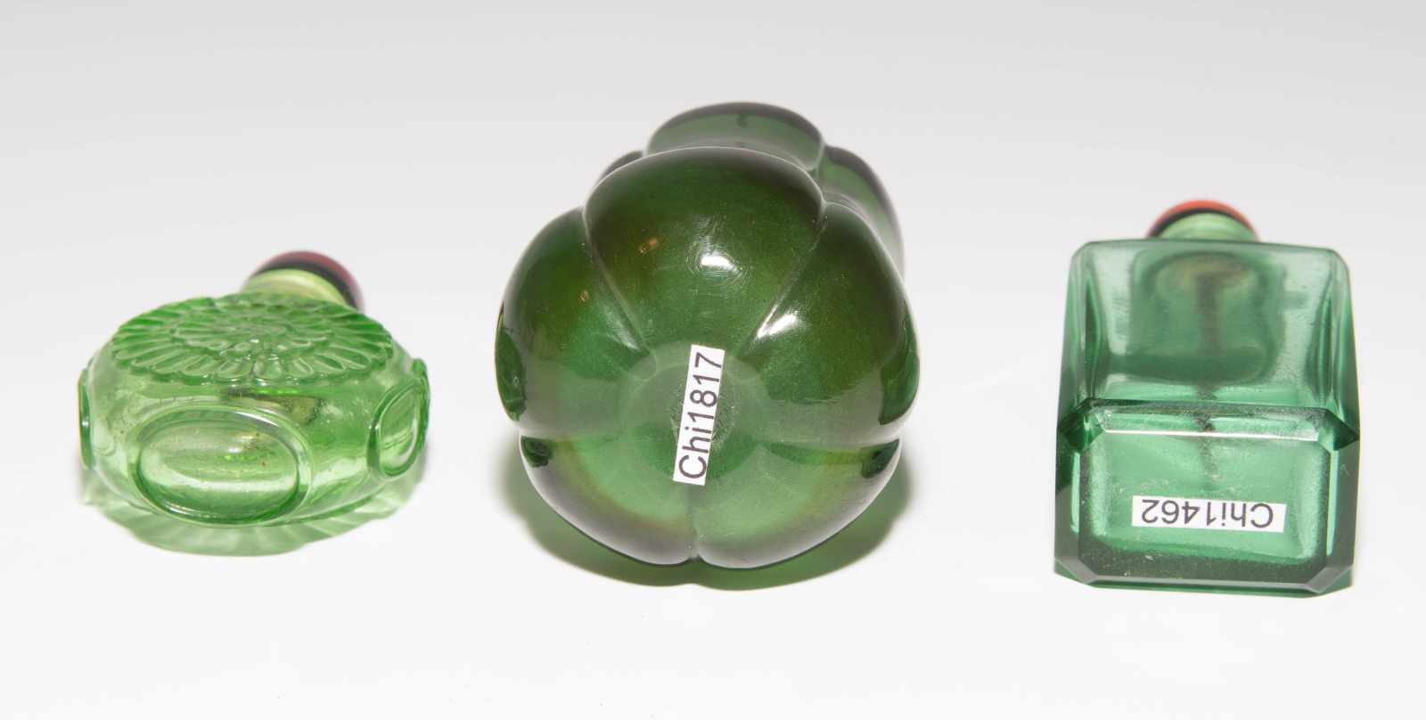 9 Glas Snuff BottlesChina. Transparentes Glas in verschiedenen Grüntönen, ein Snuff Bottle aus - Image 6 of 22