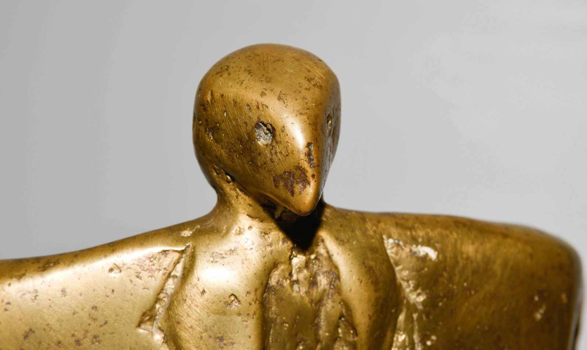 Metzler, Kurt Laurenz(St.Gallen 1941)Businessman. 1979. Bronze, gold patiniert. Auf dem Fuss - Bild 6 aus 9