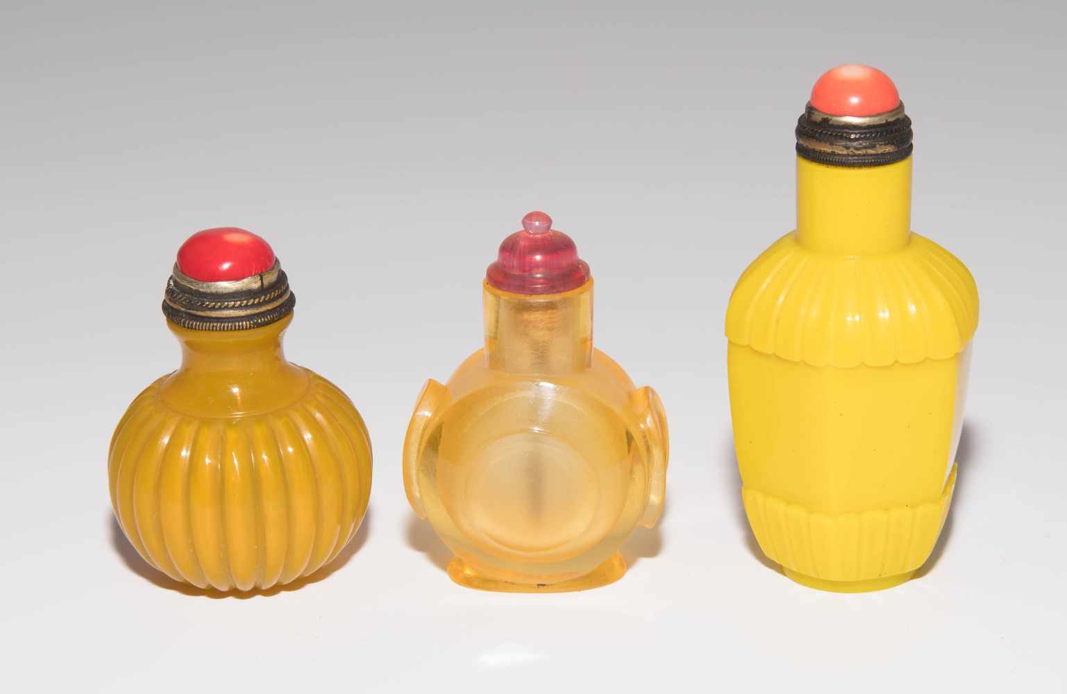 7 Glas Snuff BottlesChina. Halbtransparentes bis opakes Glas in verschiedenen Gelbtönen. H 5–8 cm. - Image 3 of 21