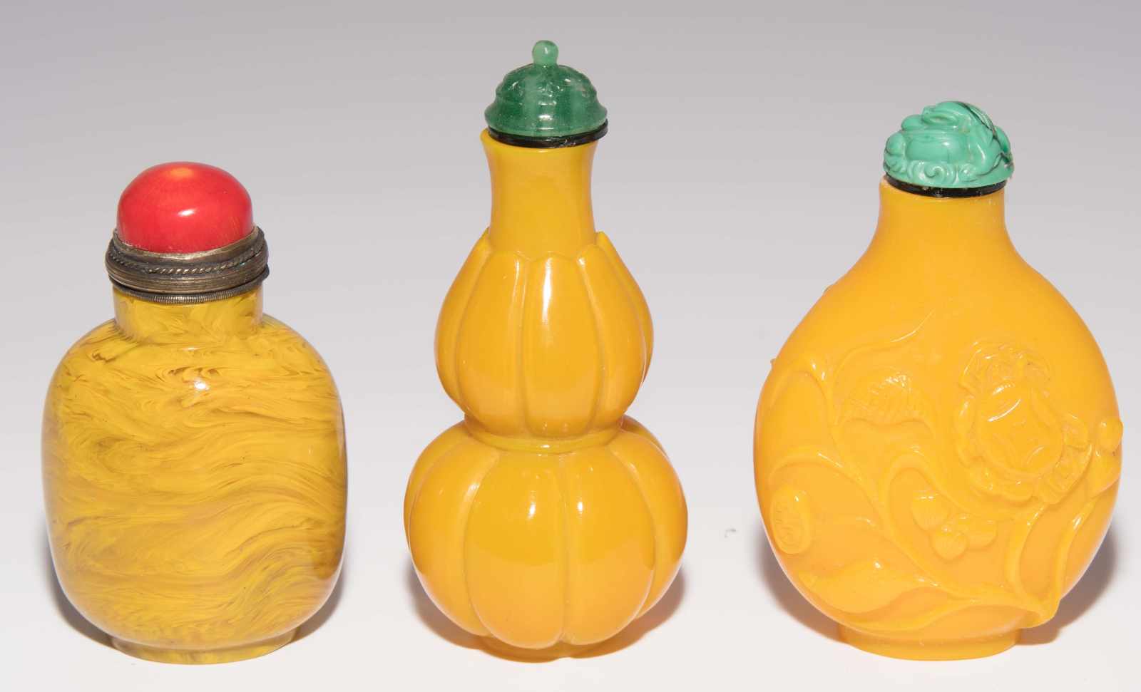 7 Glas Snuff BottlesChina. Halbtransparentes bis opakes Glas in verschiedenen Gelbtönen. H 5–8 cm. - Image 2 of 21