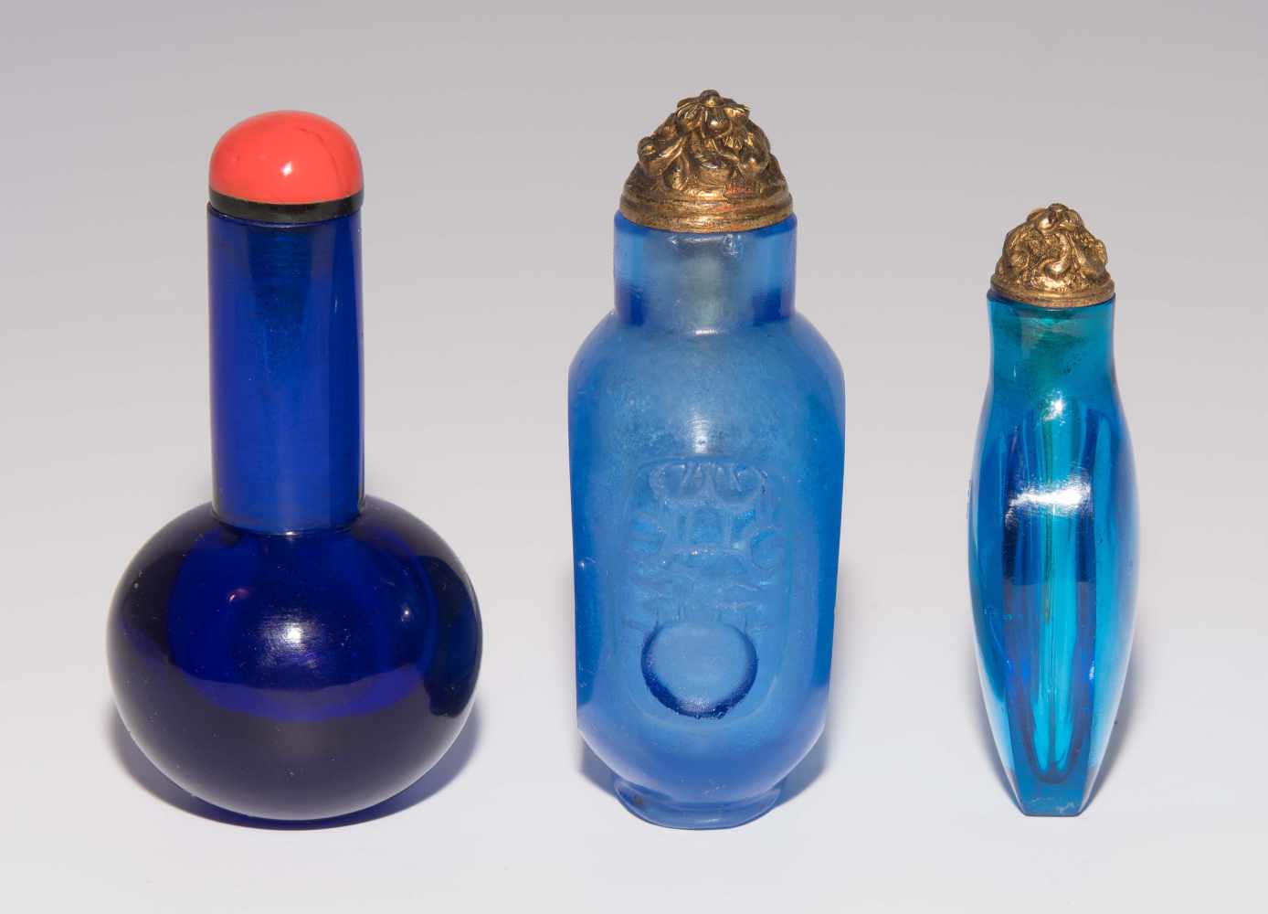 6 Glas Snuff BottlesChina. Transparentes Glas in verschiedenen Blautönen. Ein Snuff Bottle mit - Image 15 of 15